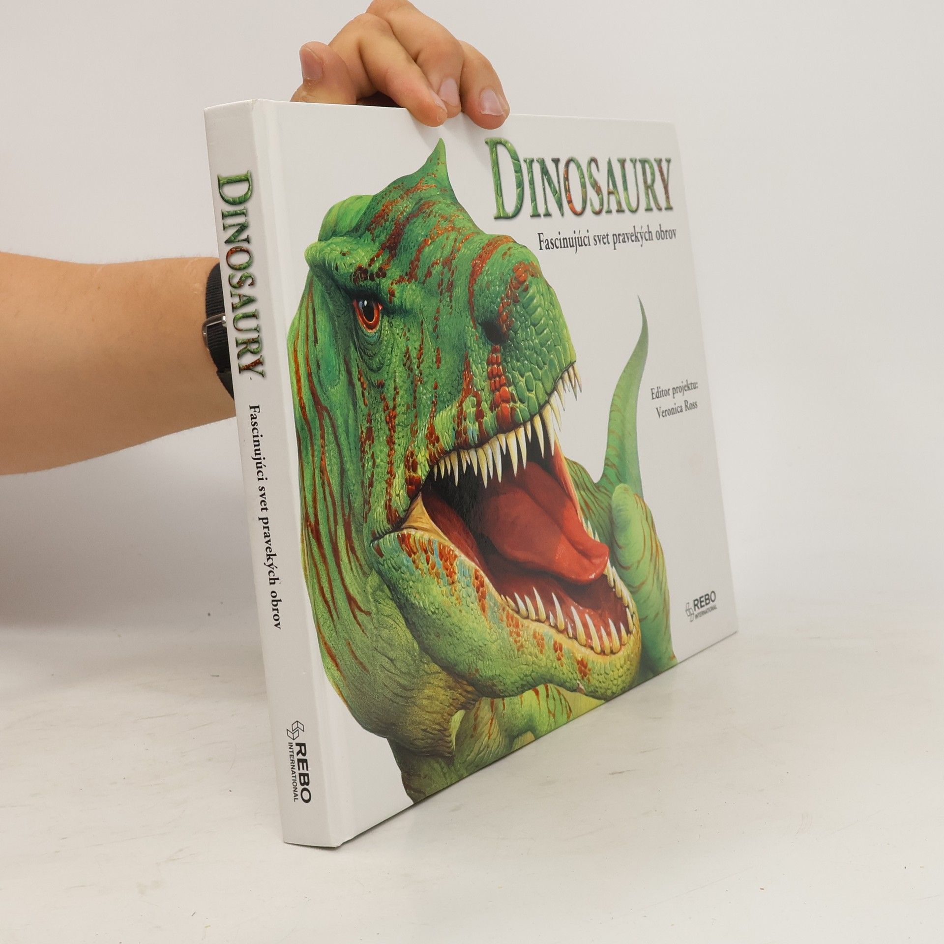 Veronica Ross Dinosaury. Fascinujúci svet pravekých obrov