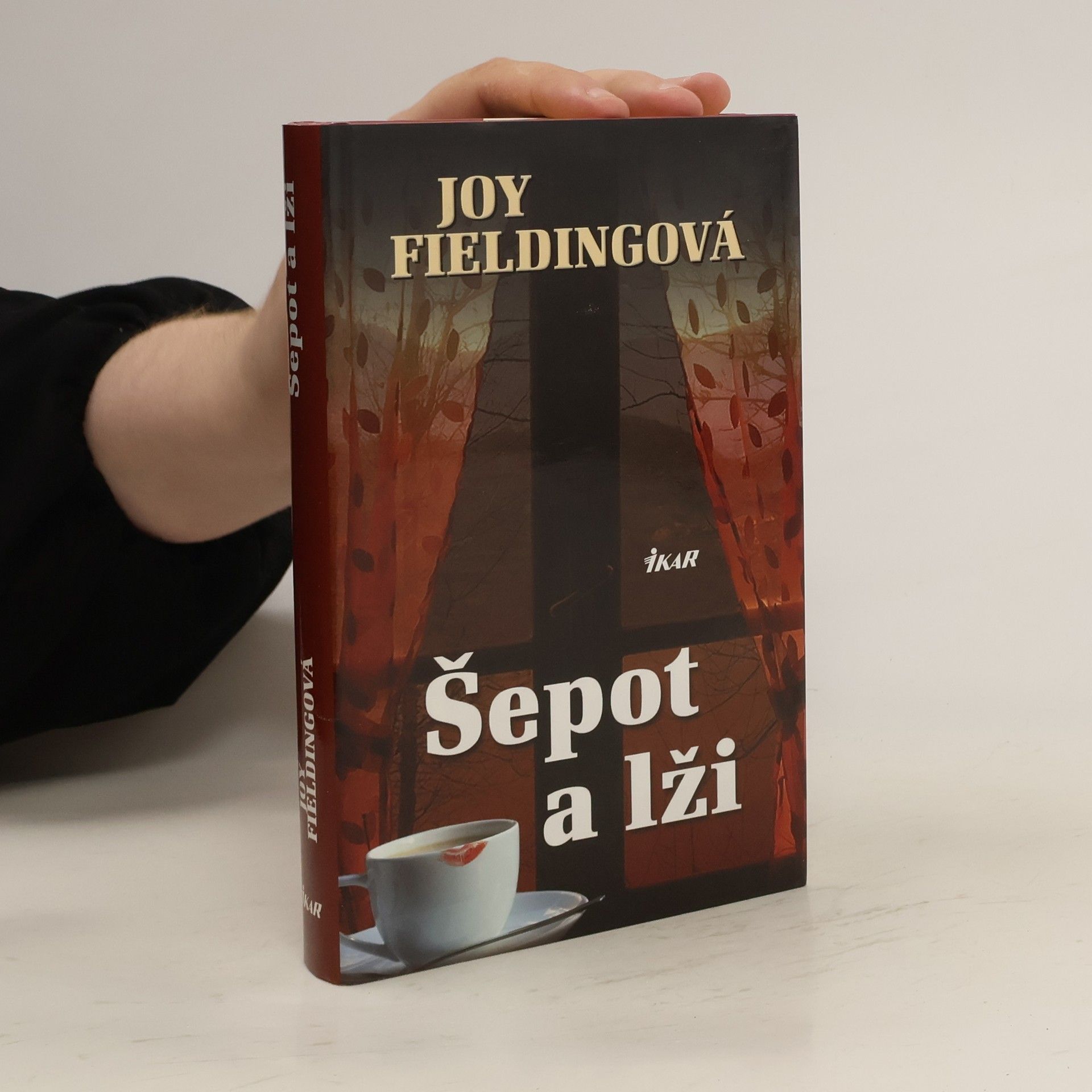 Joy Fielding Šepot a lži