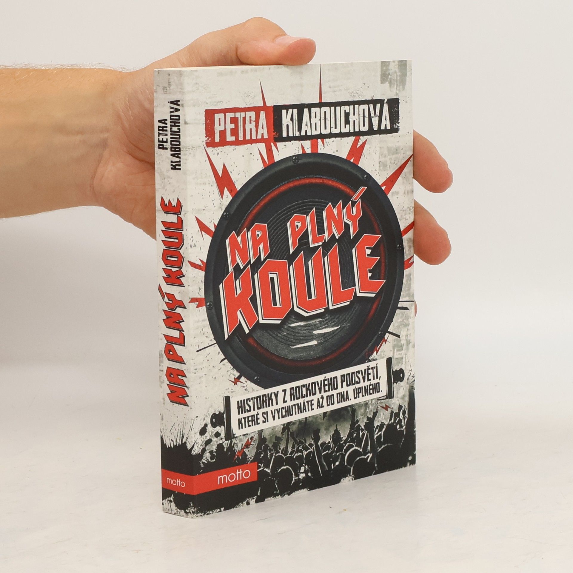 Petra Klabouchová Na plný koule : historky z rockového podsvětí, které si vychutnáte až do dna - úplného