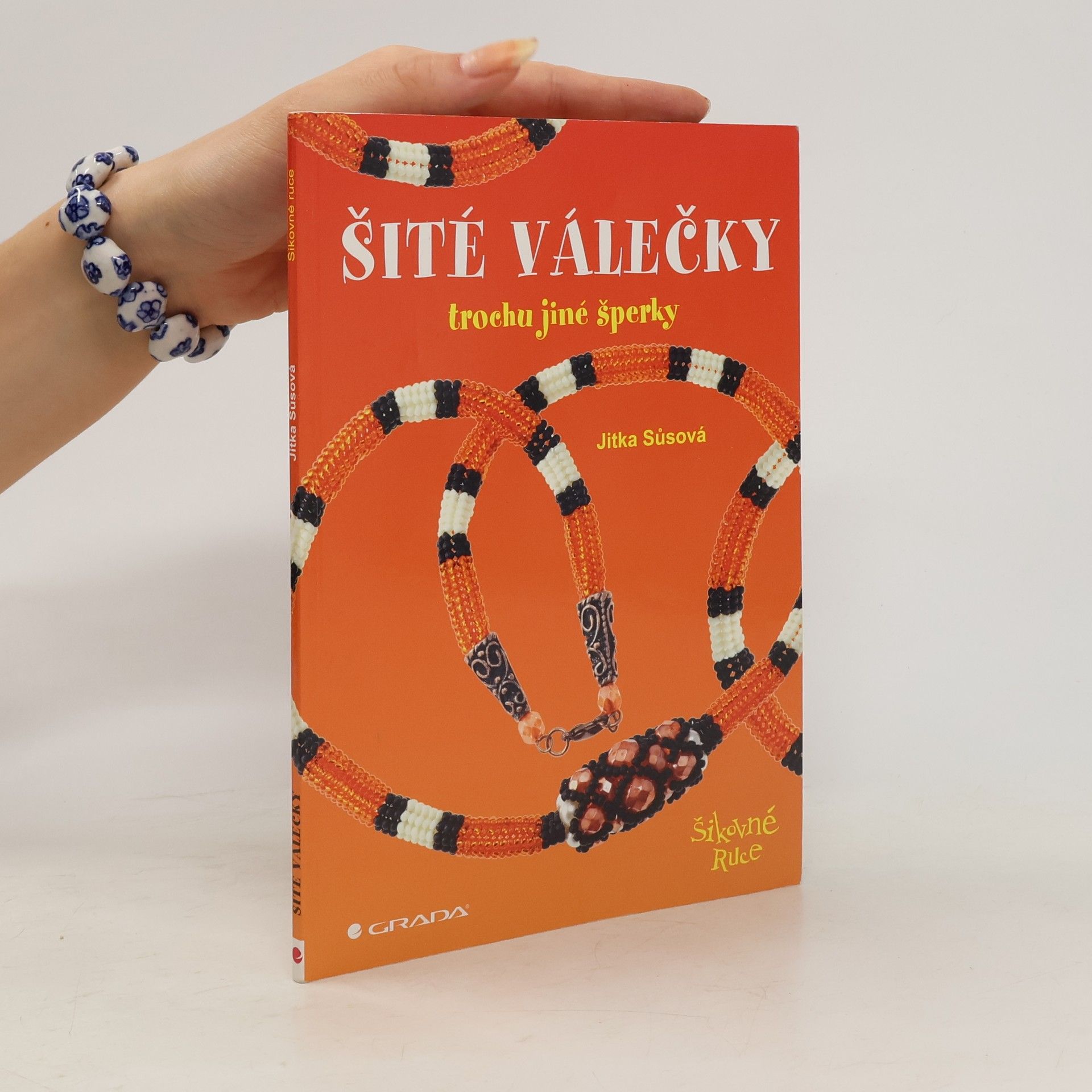 Jitka Sůsová Šité válečky – trochu jiné šperky