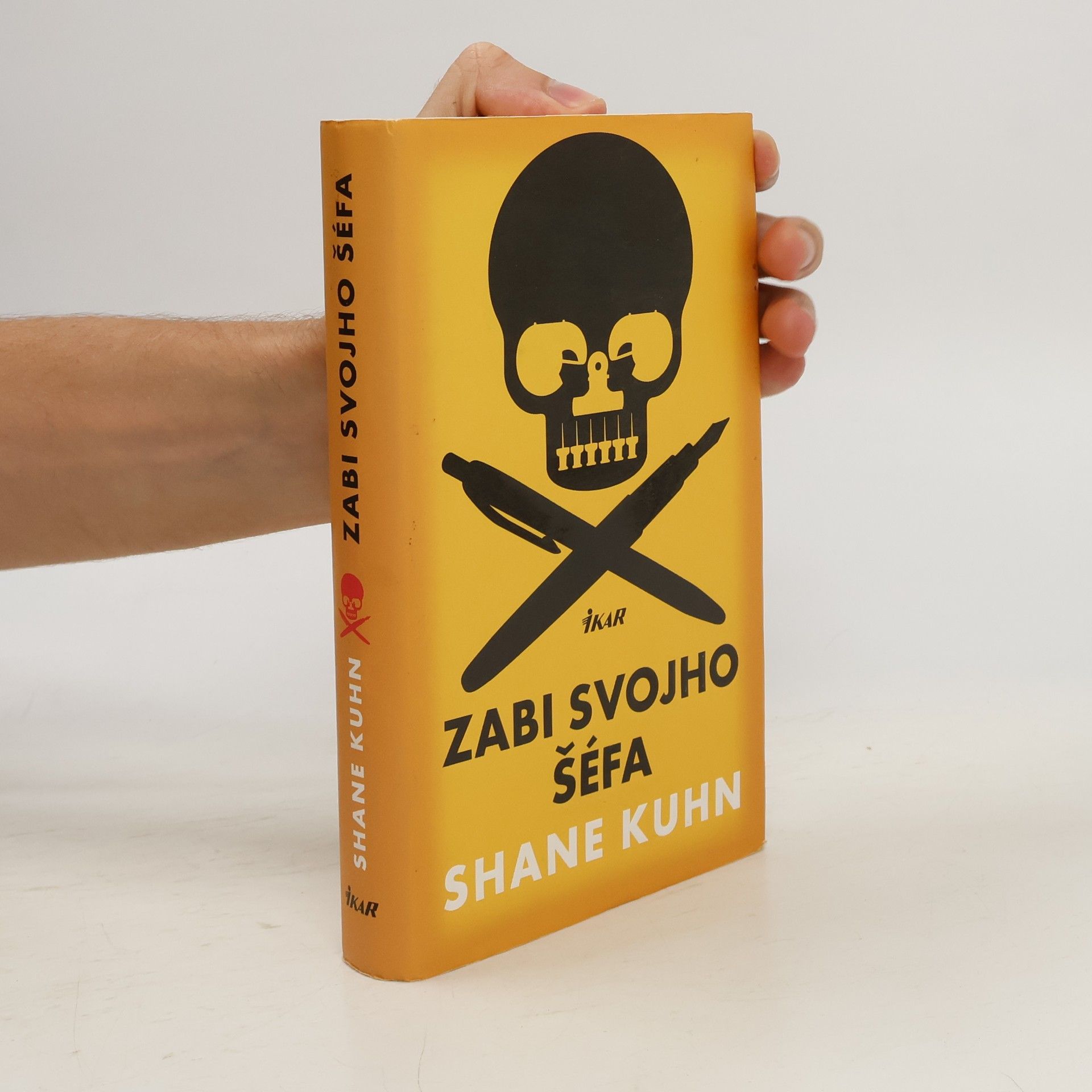 Shane Kuhn Zabi svojho šéfa