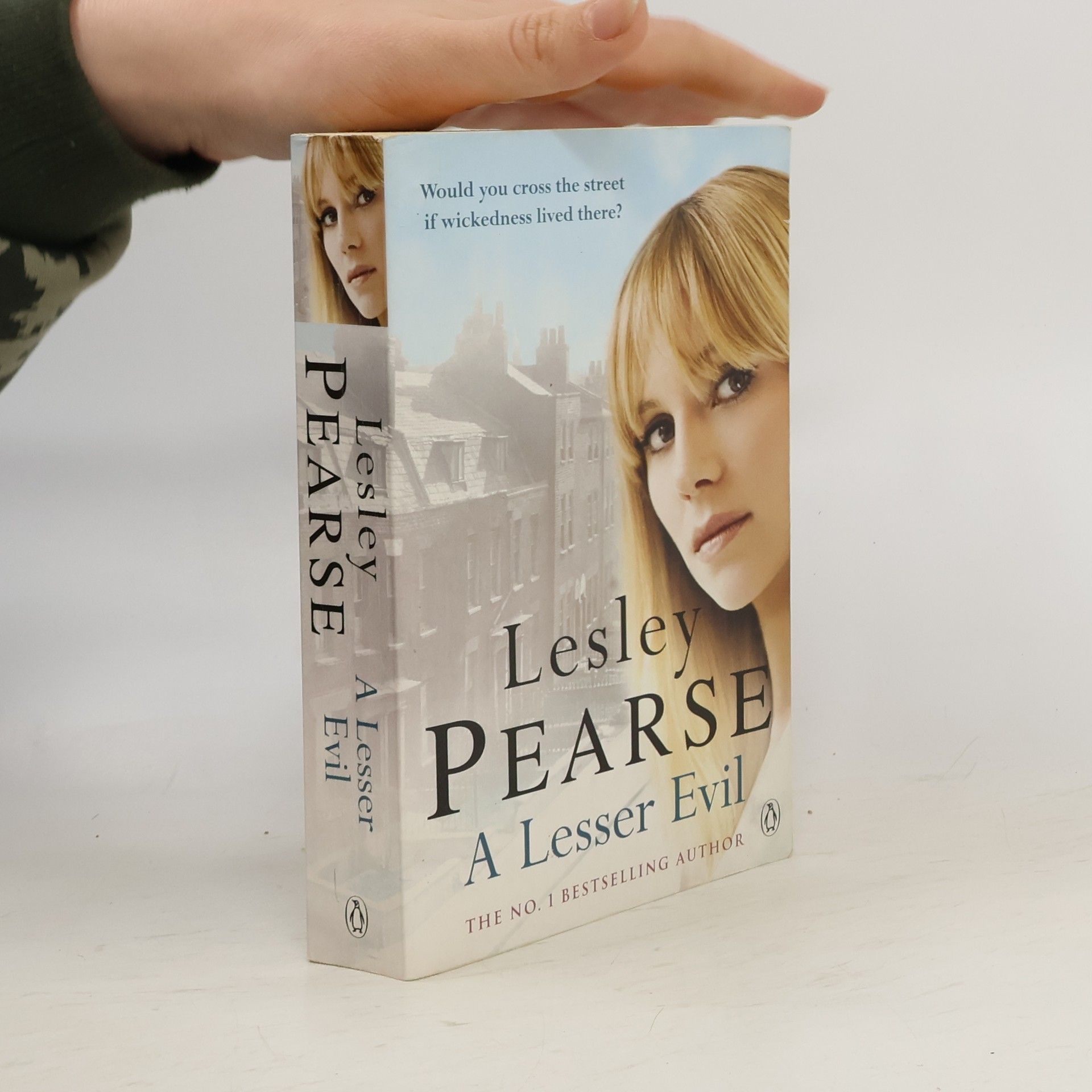 Lesley Pearse A Lesser Evil