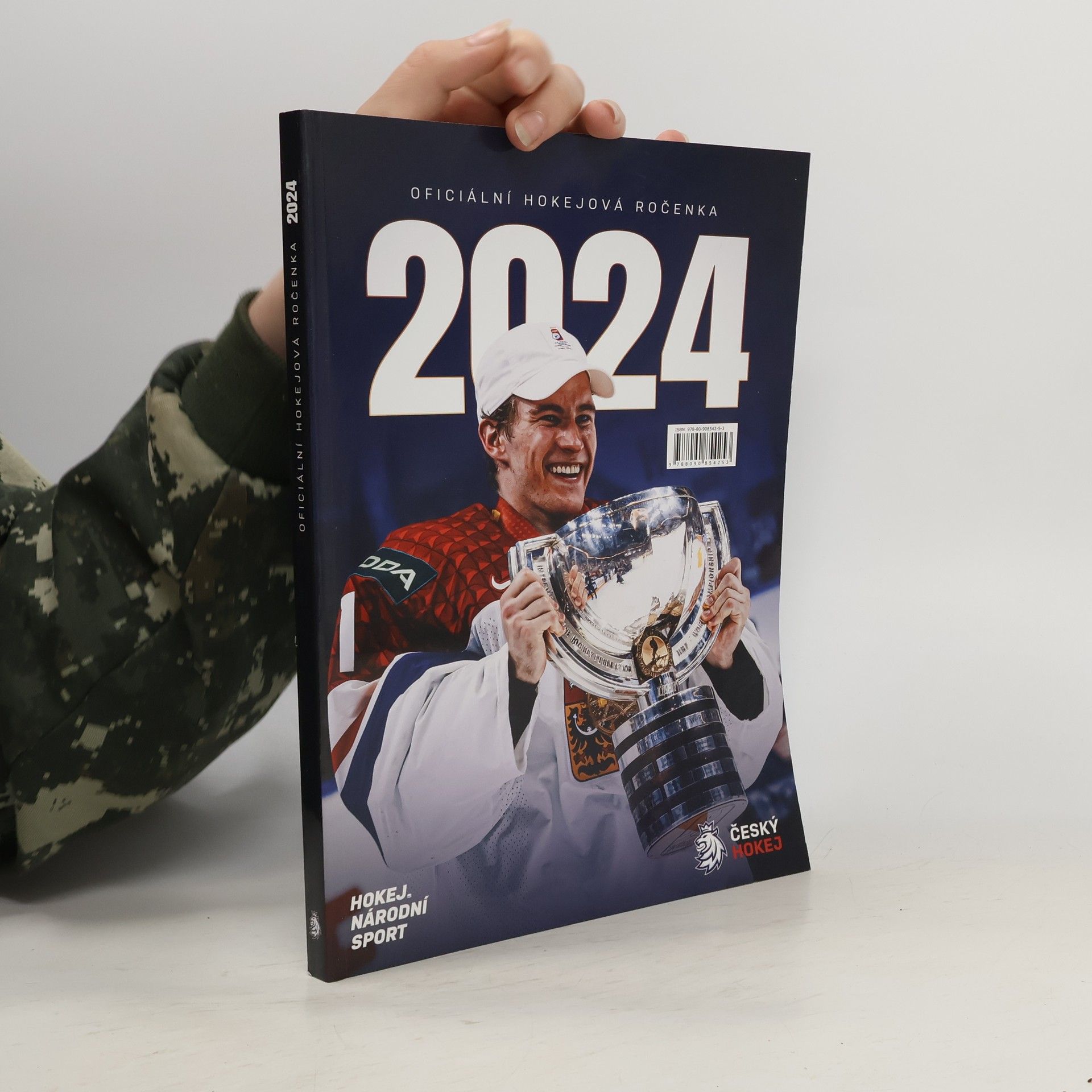 kolektiv Oficiální hokejová ročenka 2024