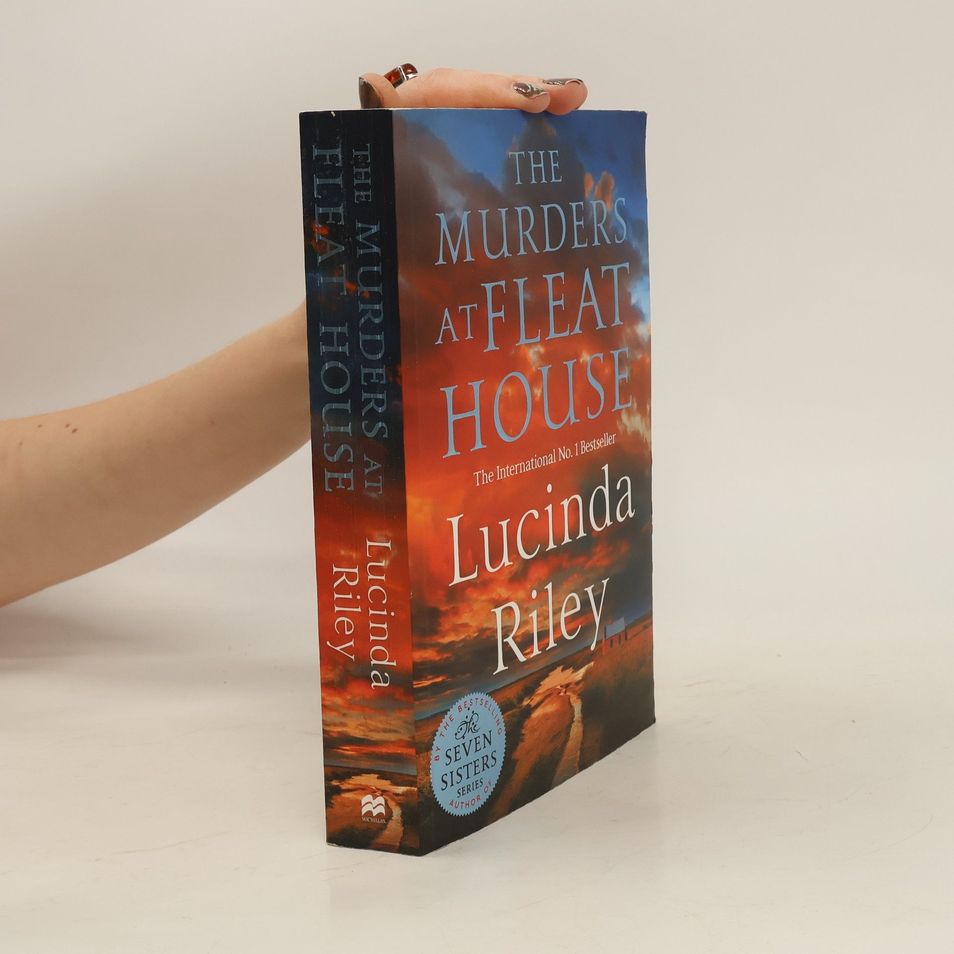 Lucinda Riley The Murders at Fleat House