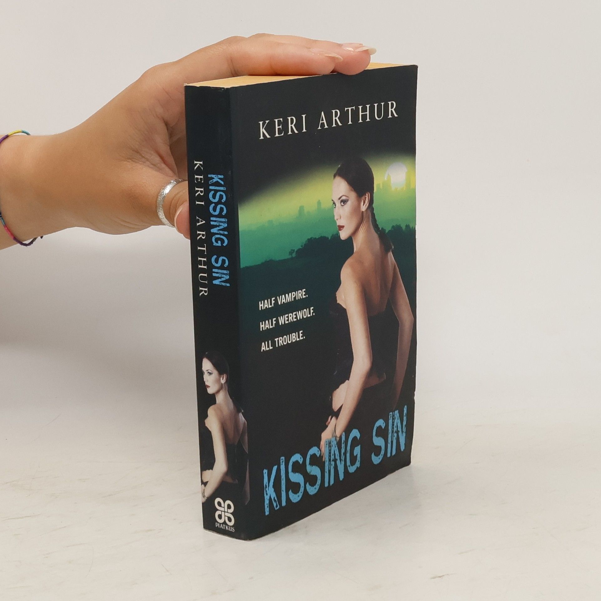Keri Arthur Kissing Sin