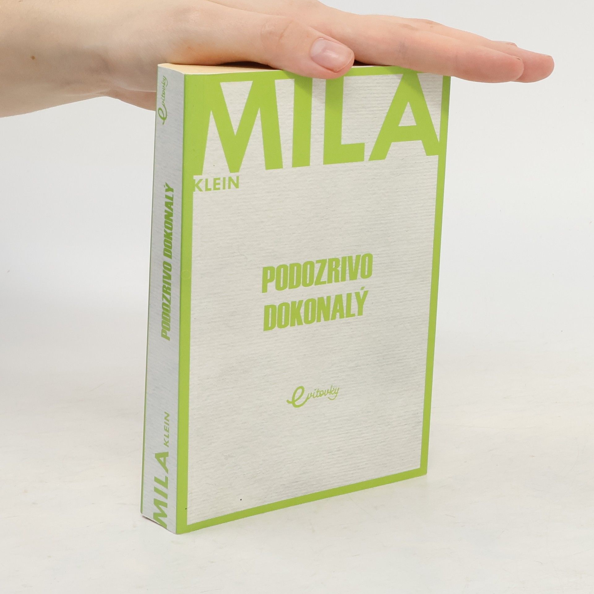 Mila Klein Podozrivo dokonalý