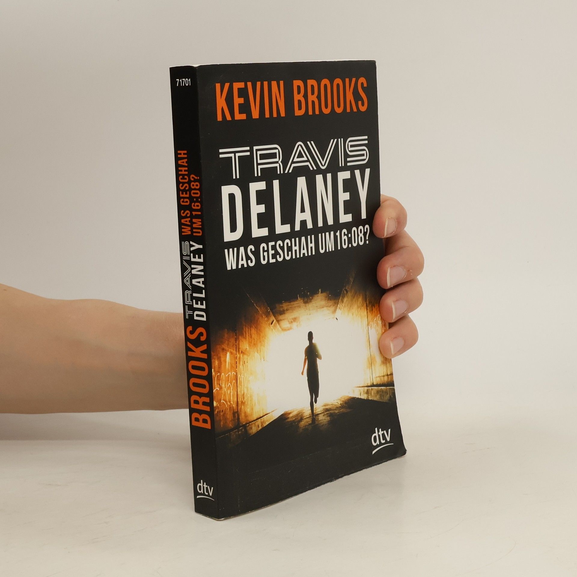 Kevin Brooks Travis Delaney - was geschah um 16:08?