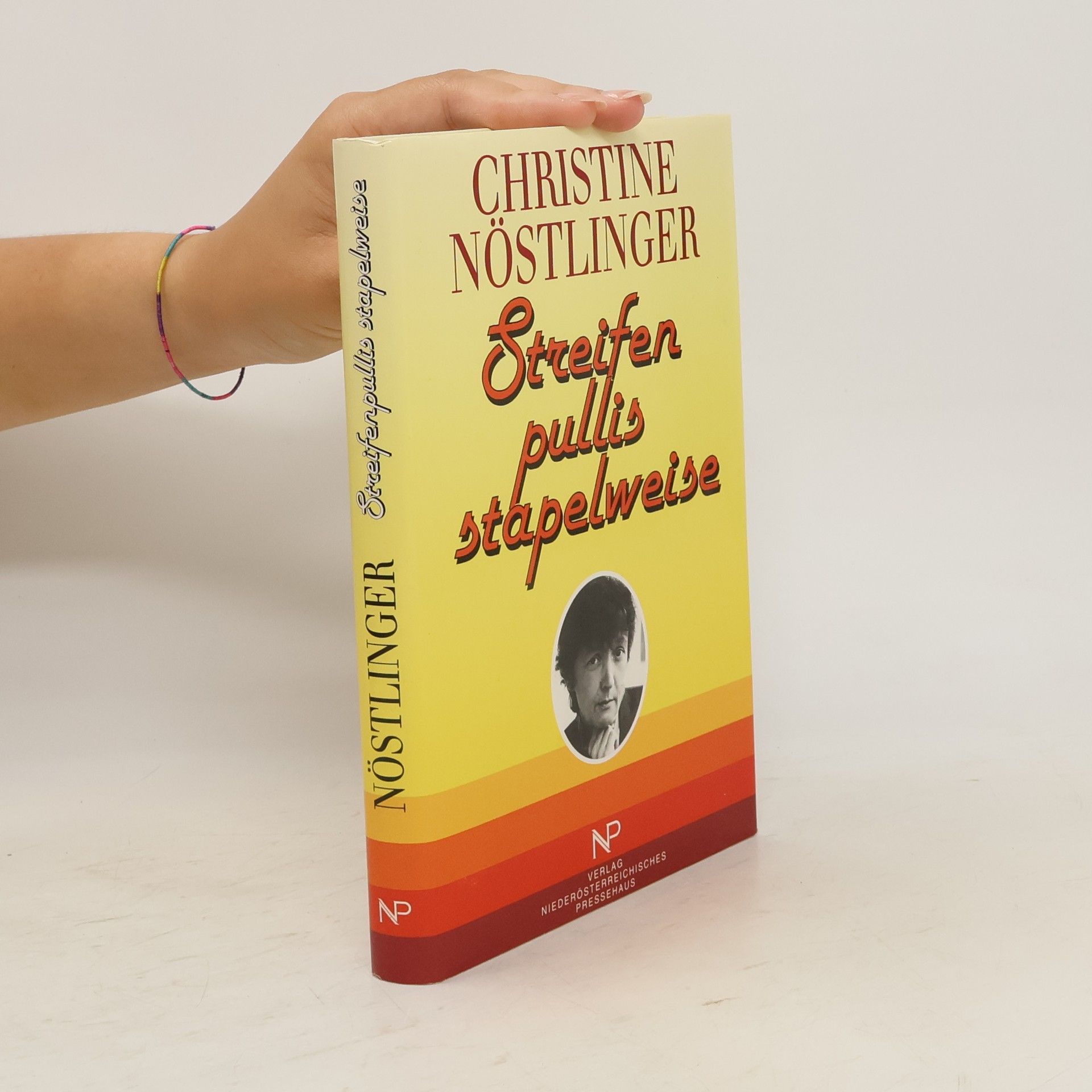 Christine Nöstlinger Streifenpullis stapelweise