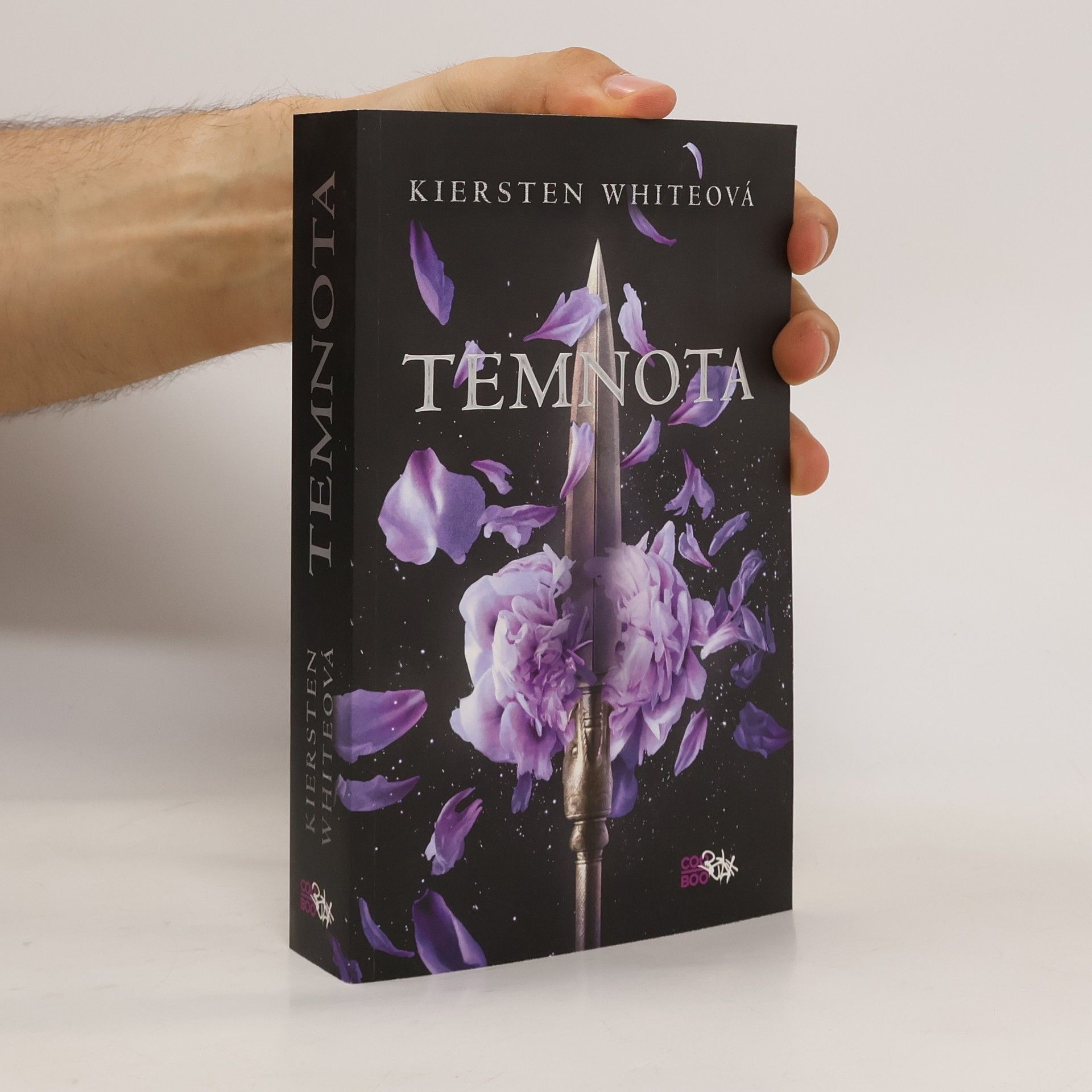 Kiersten White Temnota: Dobyvatelská sága 1