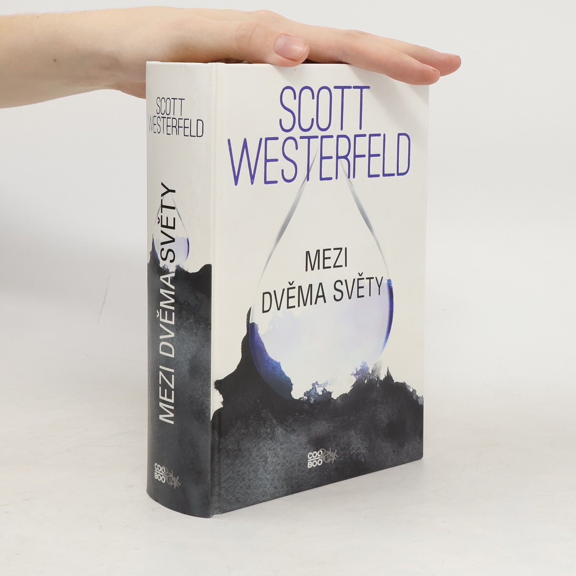 Scott Westerfeld Mezi dvěma světy
