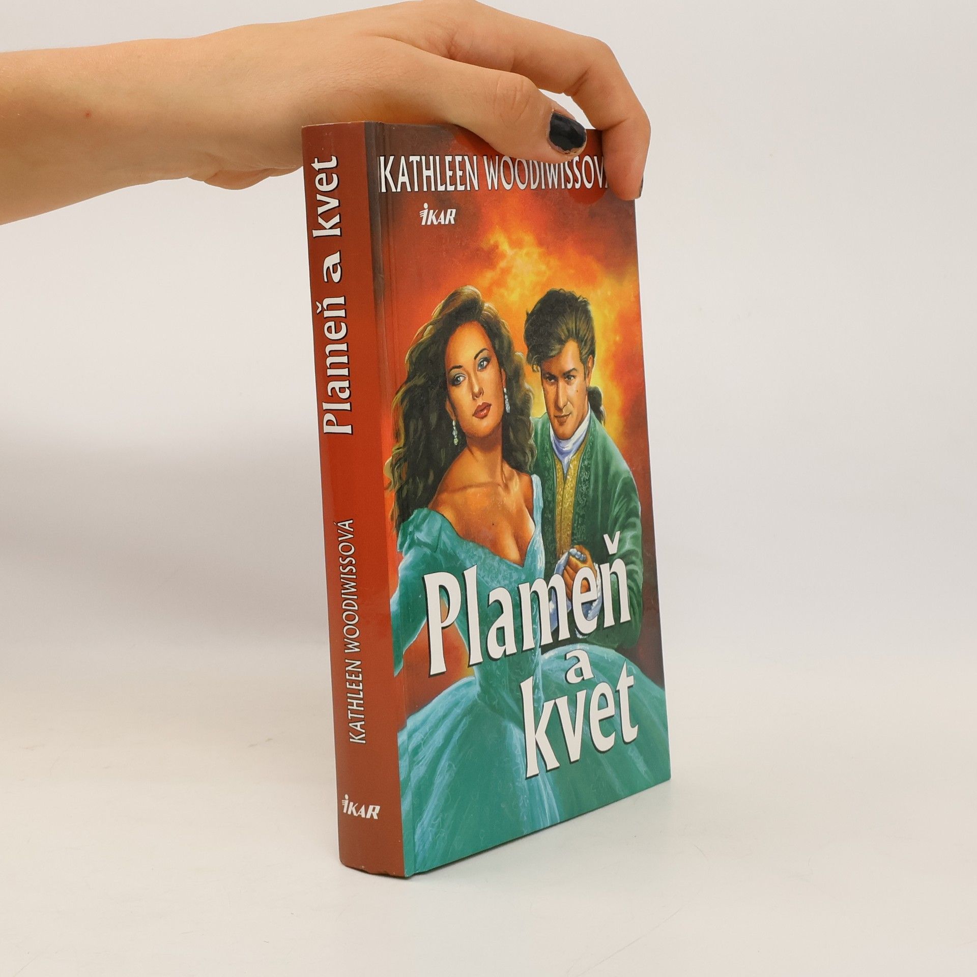 Kathleen Erin Hogg Plameň a kvet