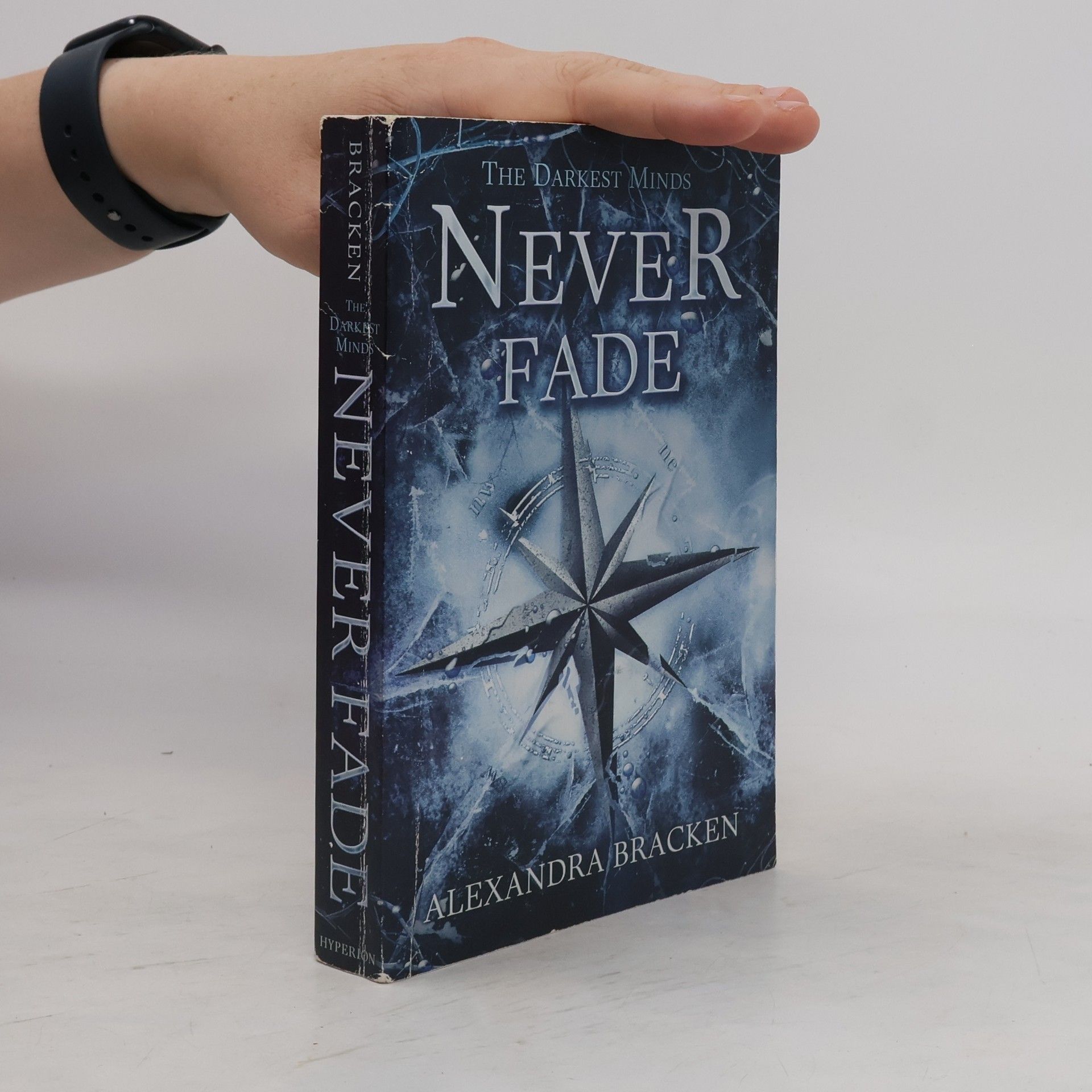 Alexandra Bracken The Darkest Minds Never Fade