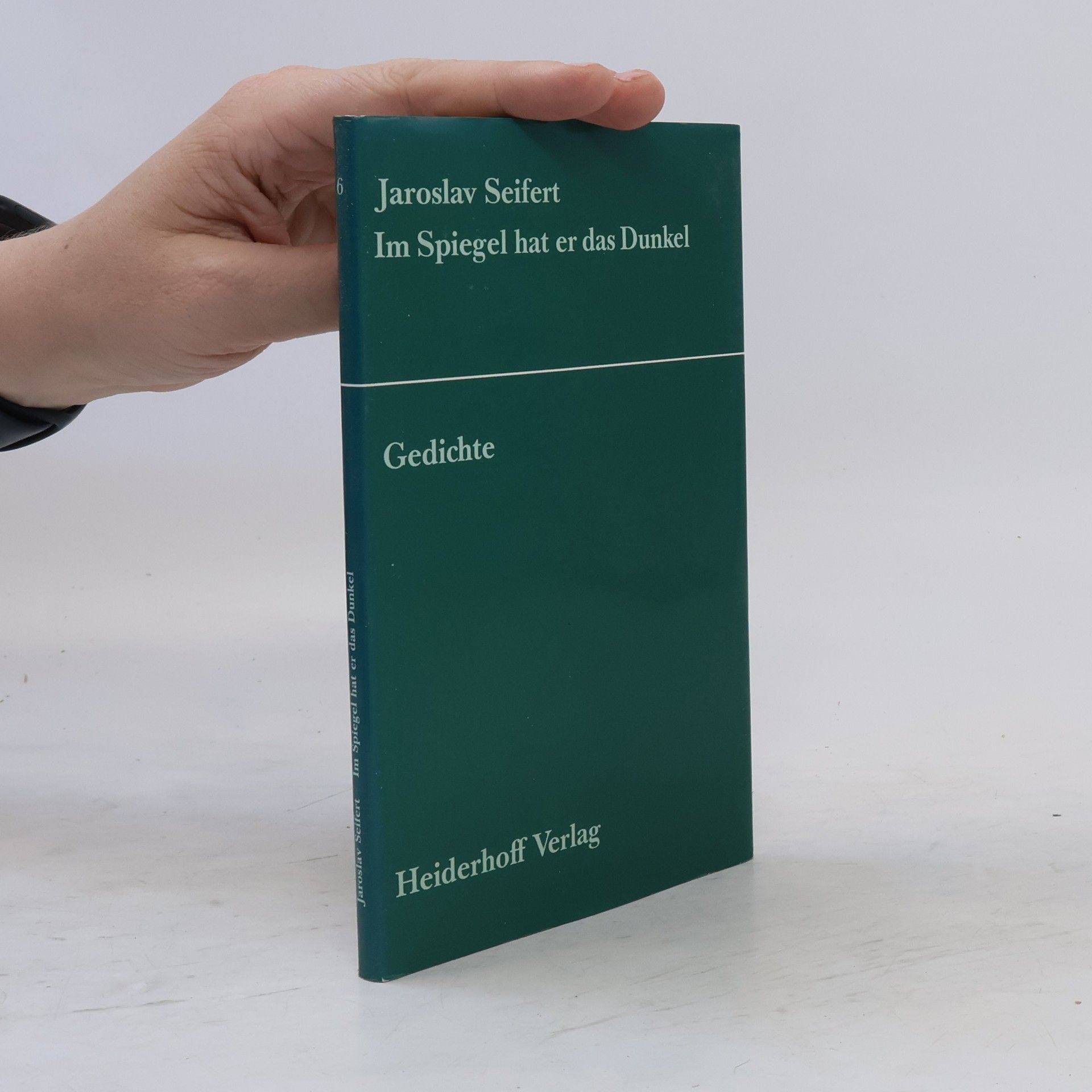 Jaroslav Seifert Im Spiegel hat er das Dunkel