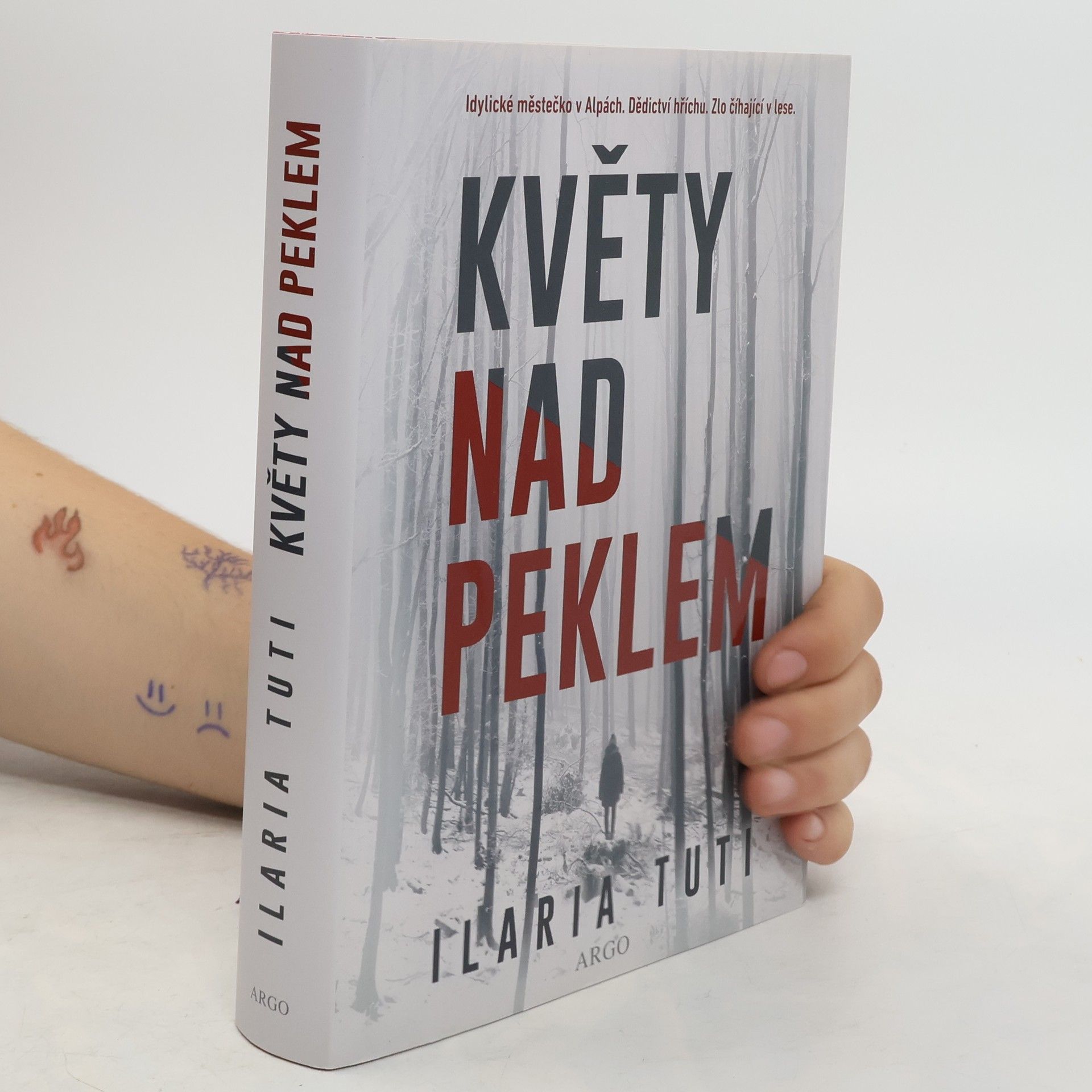 Ilaria Tuti Květy nad peklem