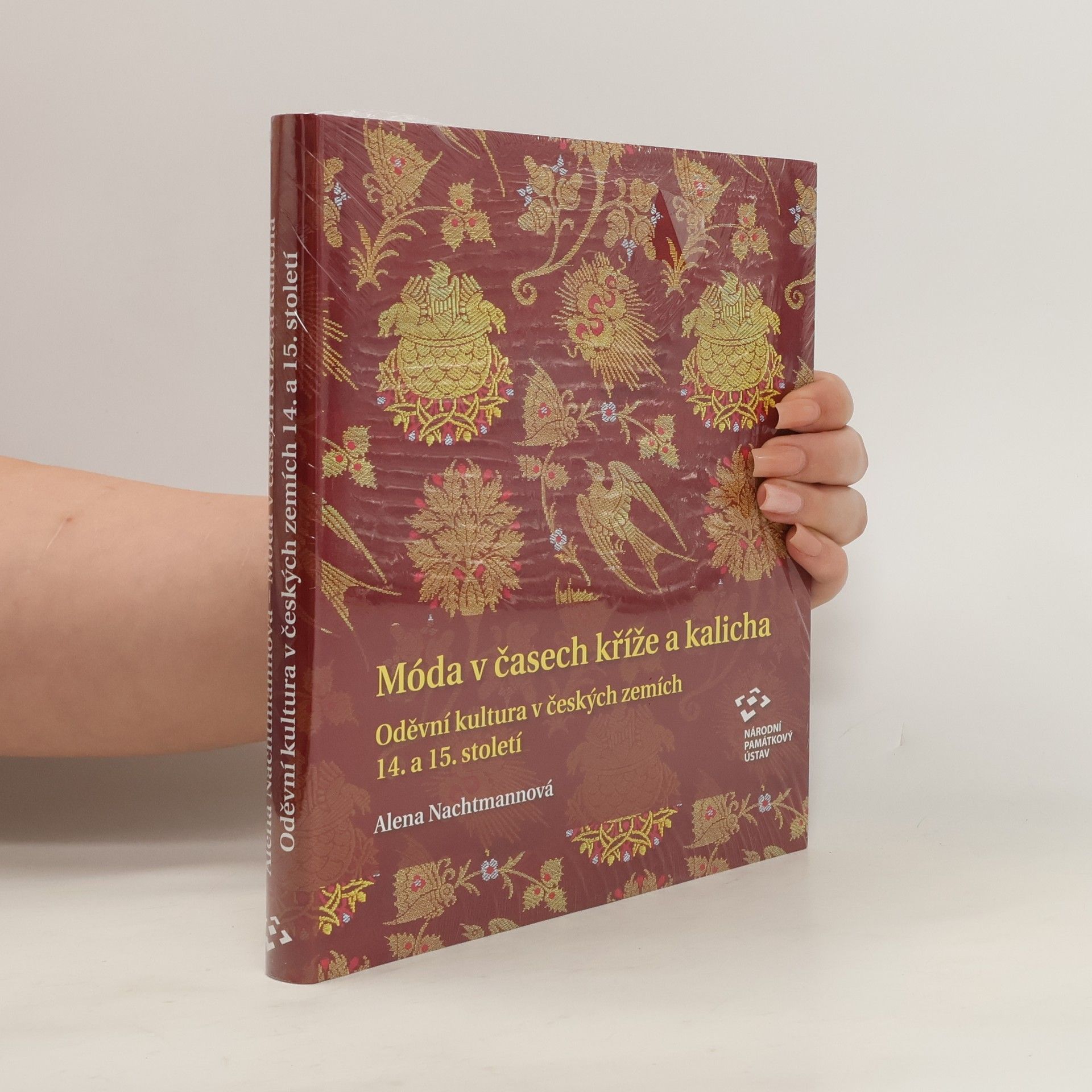 Alena Nachtmannová Móda v časech kříže a kalicha - Oděvní kultura v českých zemích 14. a 15. století
