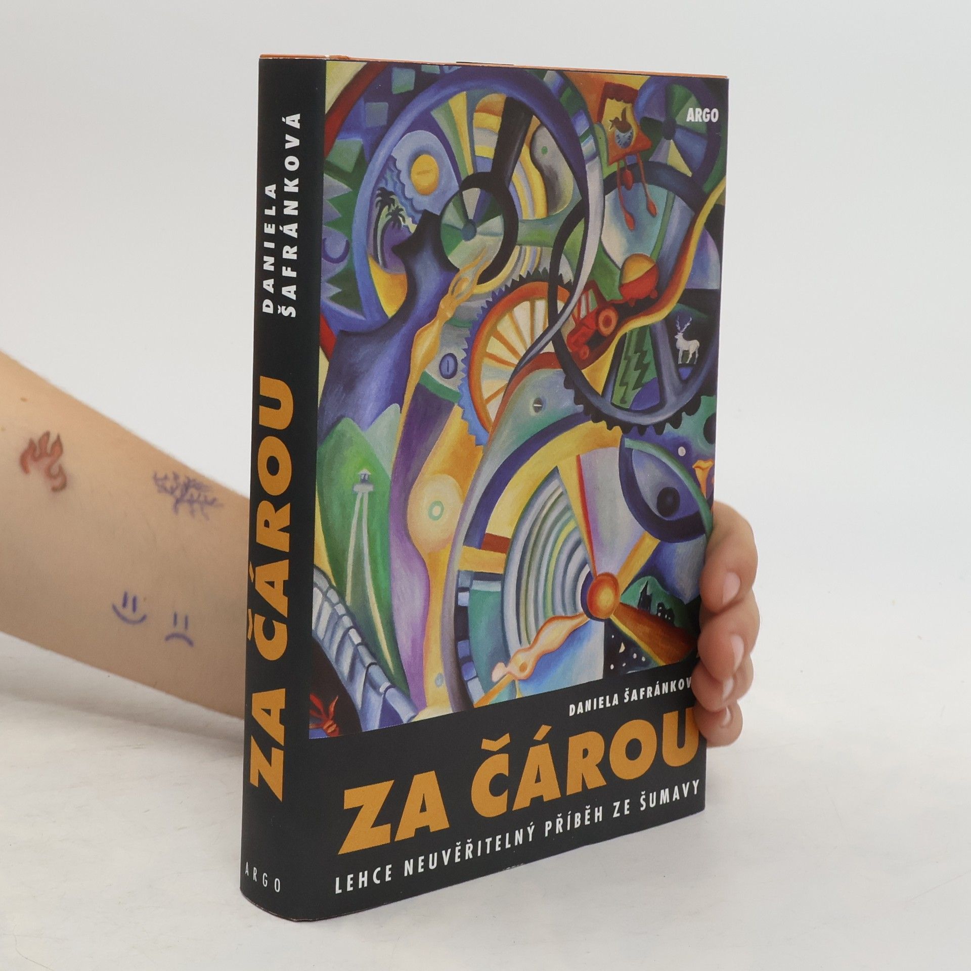 Daniela Šafránková Za čárou. Lehce neuvěřitelný příběh ze Šumavy