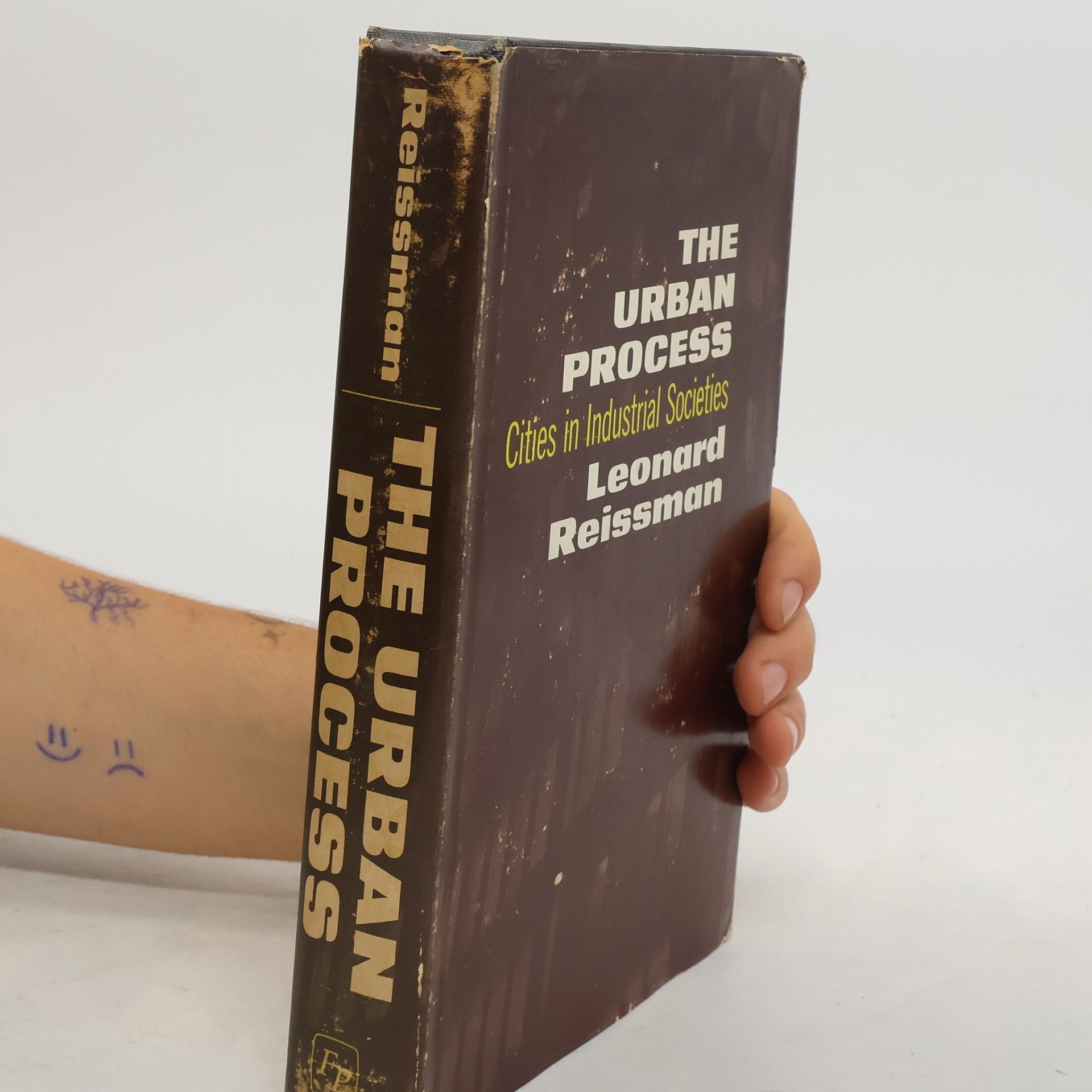 Leonard Reissman The Urban Process. Cities in Industrial Societies