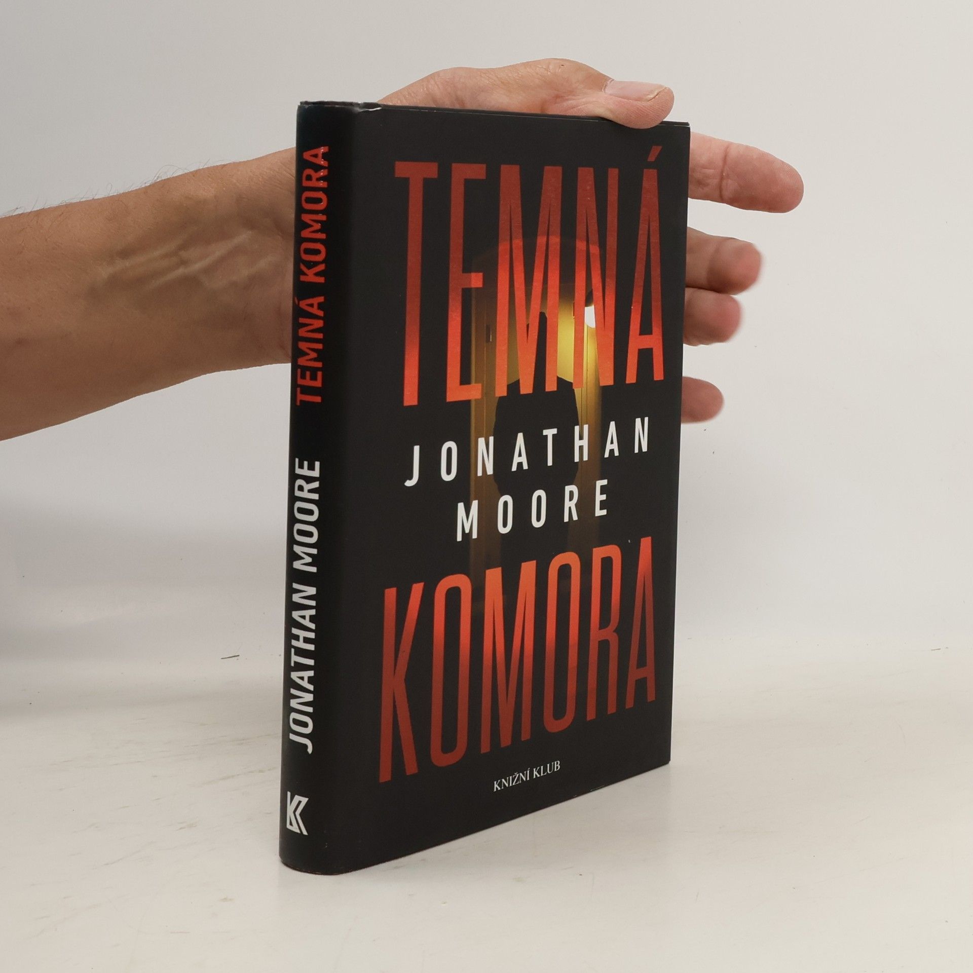 Jonathan Moore Temná komora