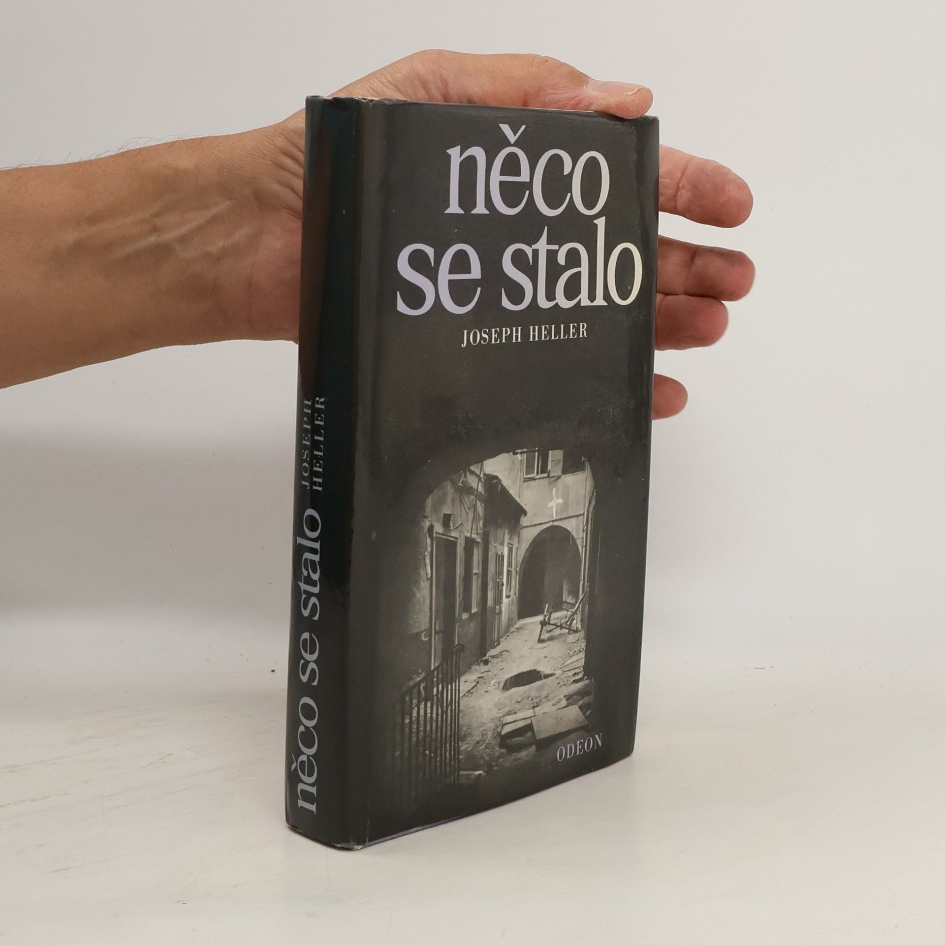 Joseph Heller Něco se stalo