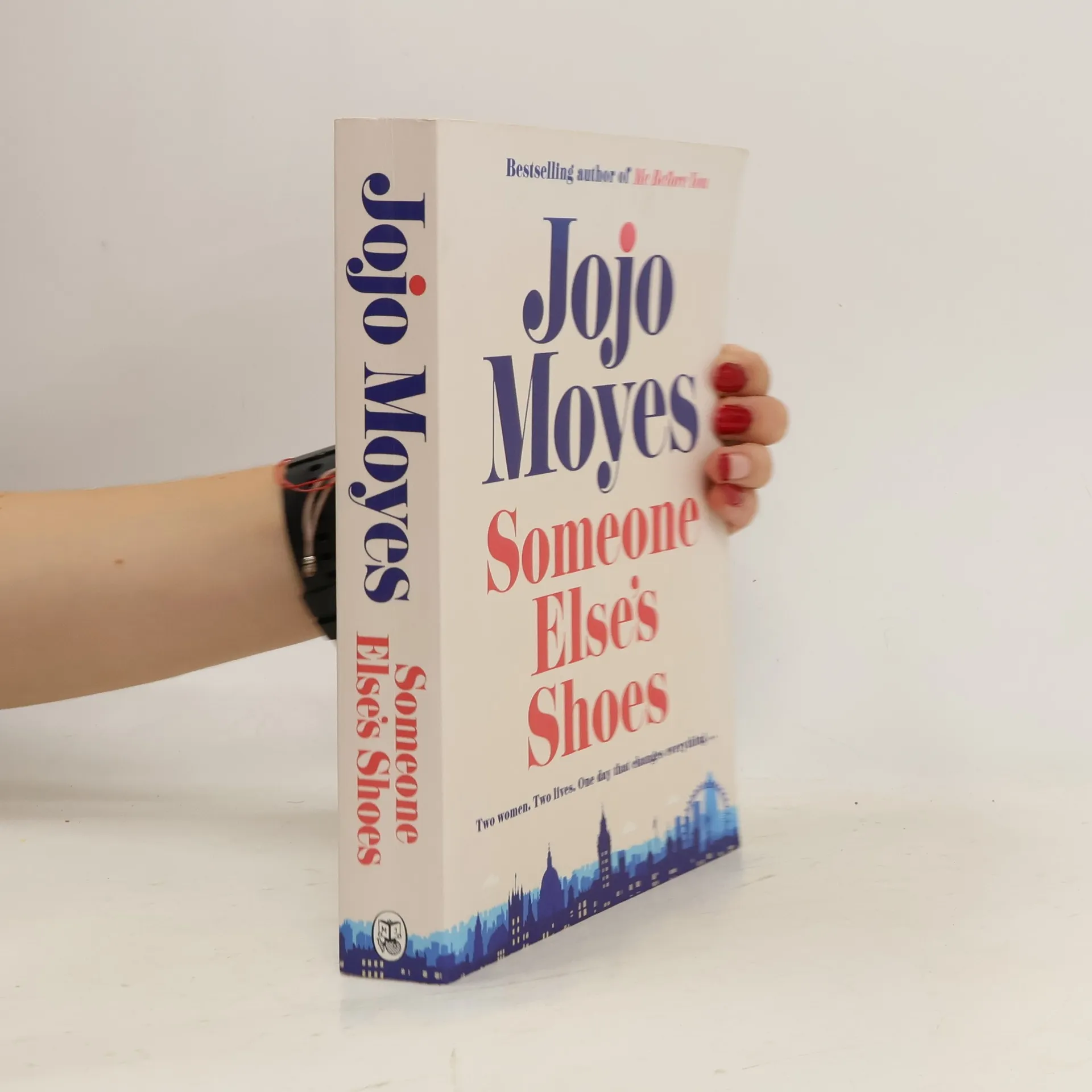 Someone else's shoes | Book | Paperback | Jojo Moyes | EN