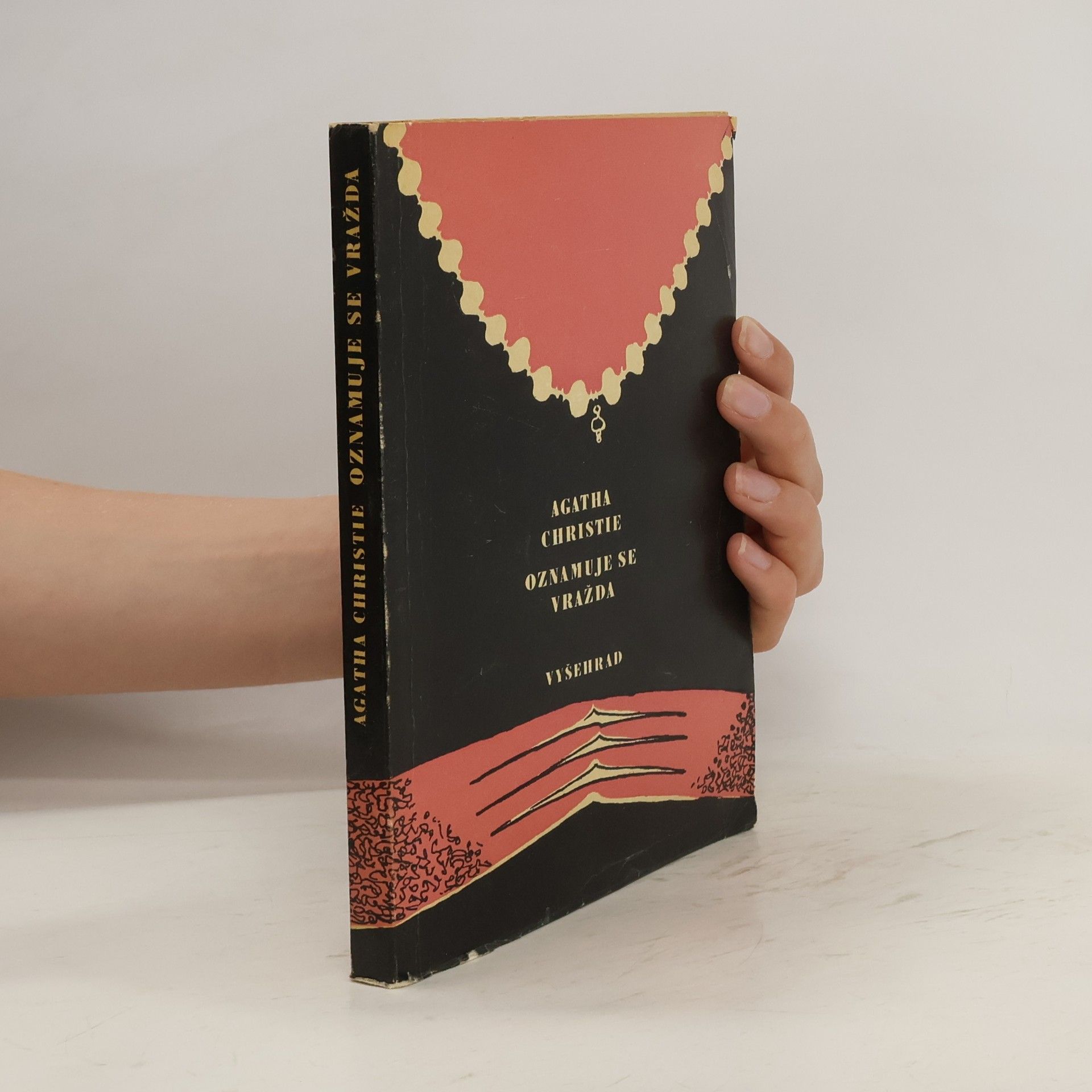 Agatha Christie Oznamuje se vražda