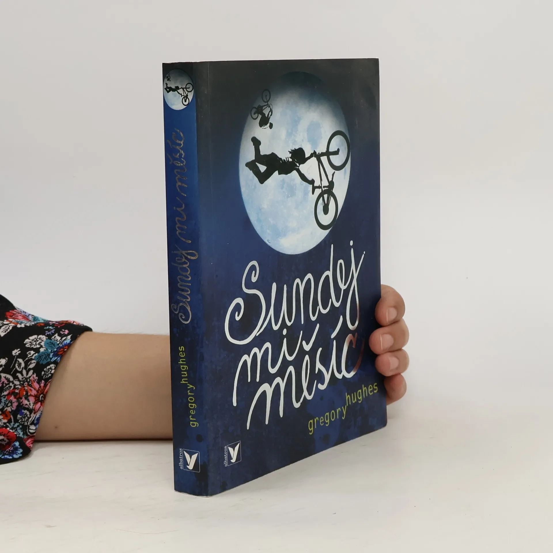 Sundej mi Měsíc | Kniha | mäkká | Gregory Hughes | CS