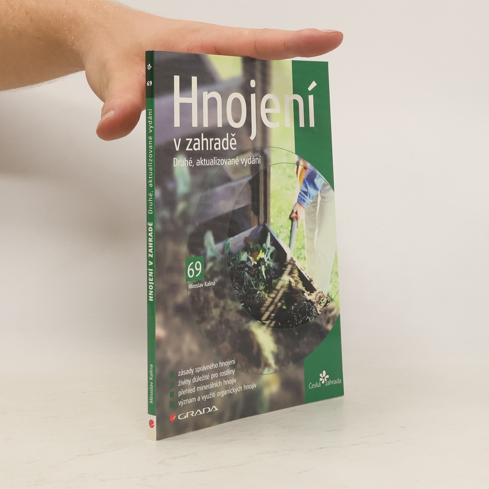Miroslav Kalina Hnojení v zahradě
