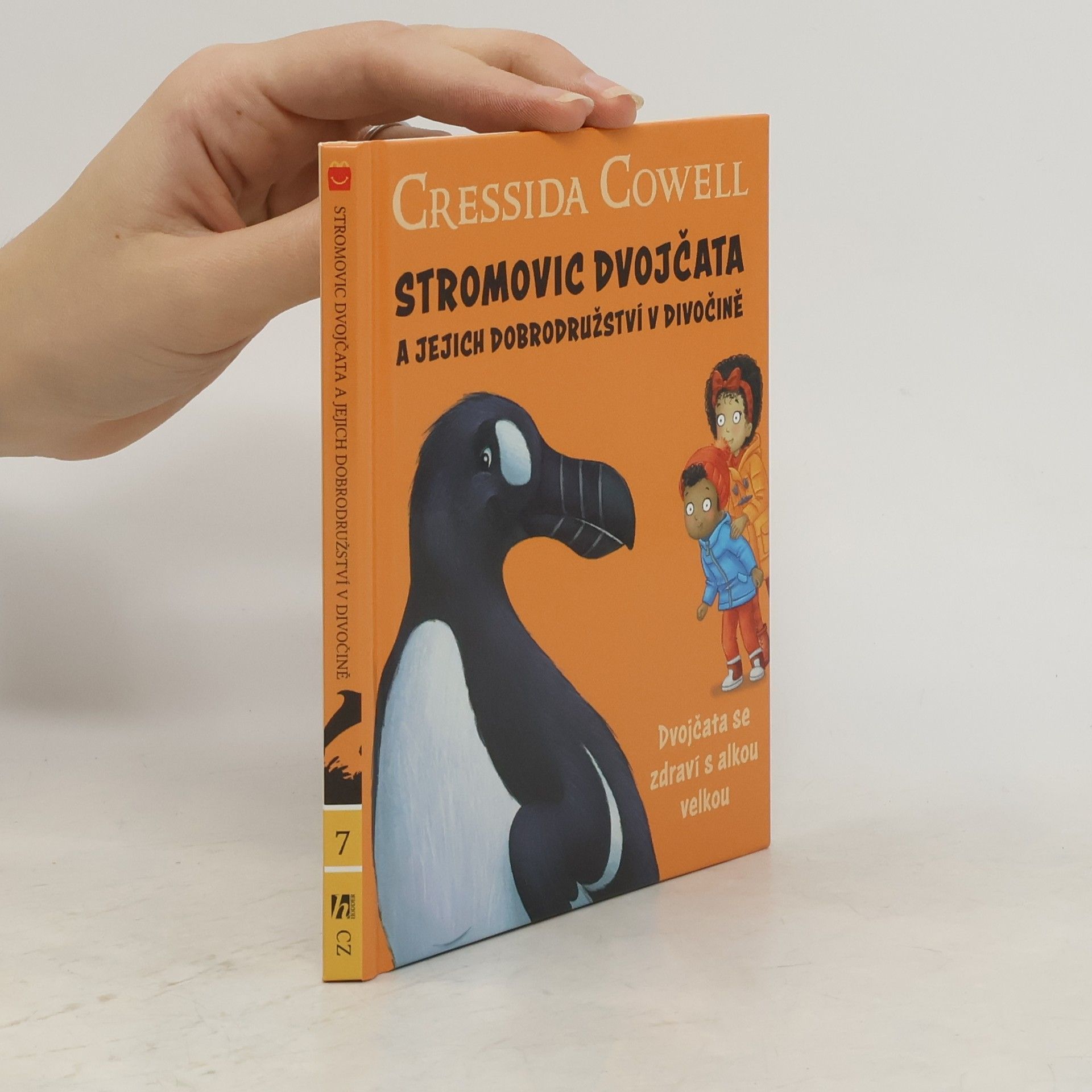 Cressida Cowell Stromovic dvojčata a jejich dobrodružství v divočině. Dvojčata se zdraví s alkou velkou