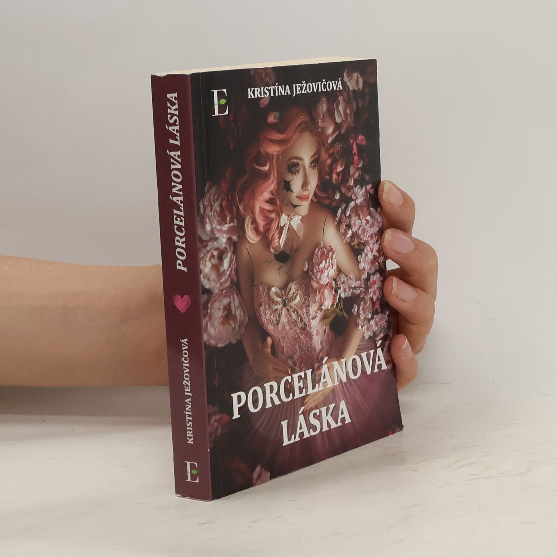 Kristína Ježovičová Porcelánová láska