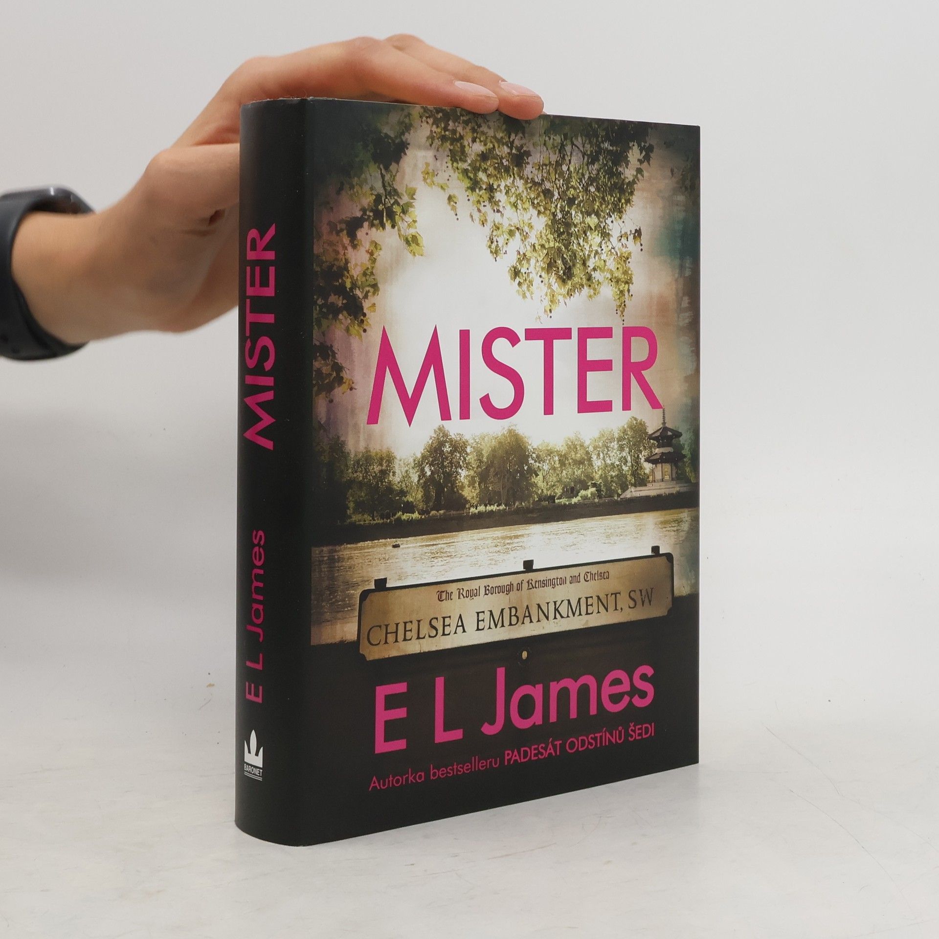 E L James Mister