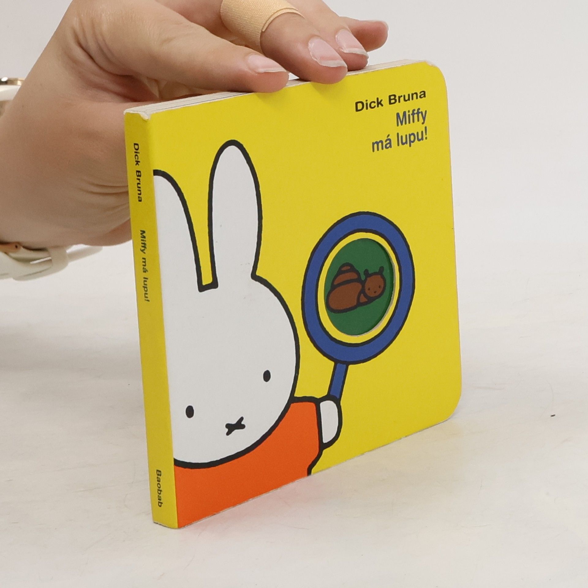 Dick Bruna Miffy má lupu!