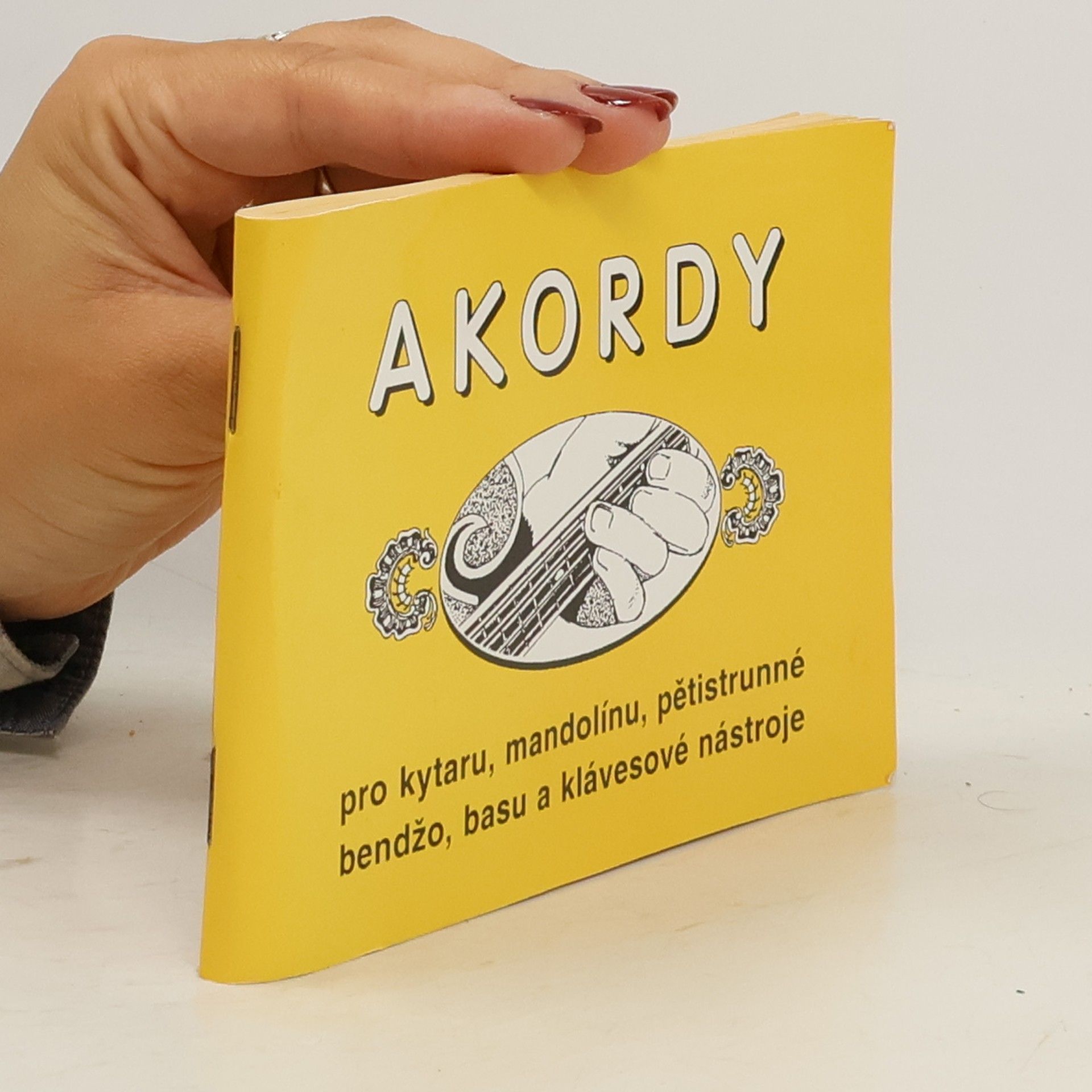 Jiří Macek Akordy pro kytaru, mandolínu, pětistrunné bendžo, basu a klávesové nástroje