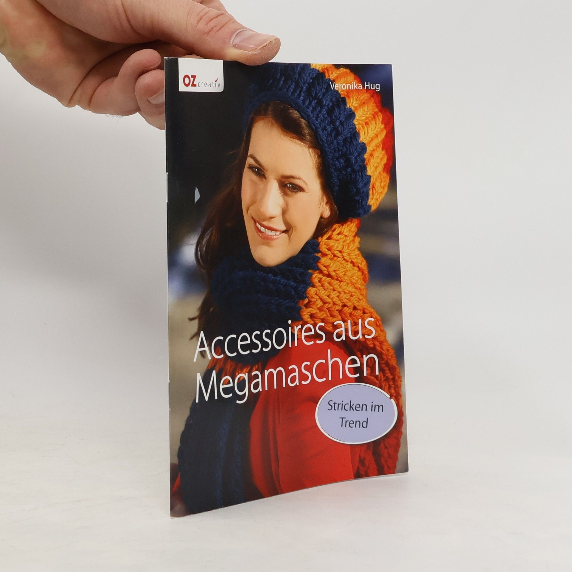 Veronika Hug Accessoires aus Megamaschen