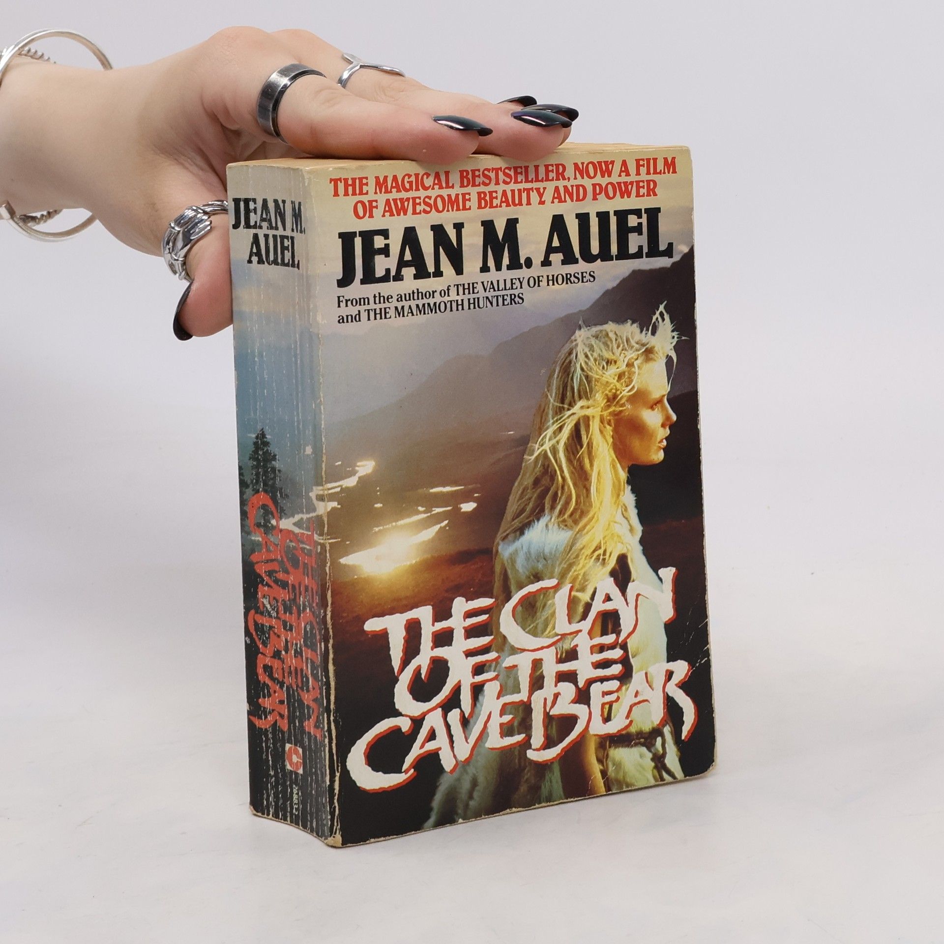 Jean M. Jean Marie Auel The Clan of the Cave Bear