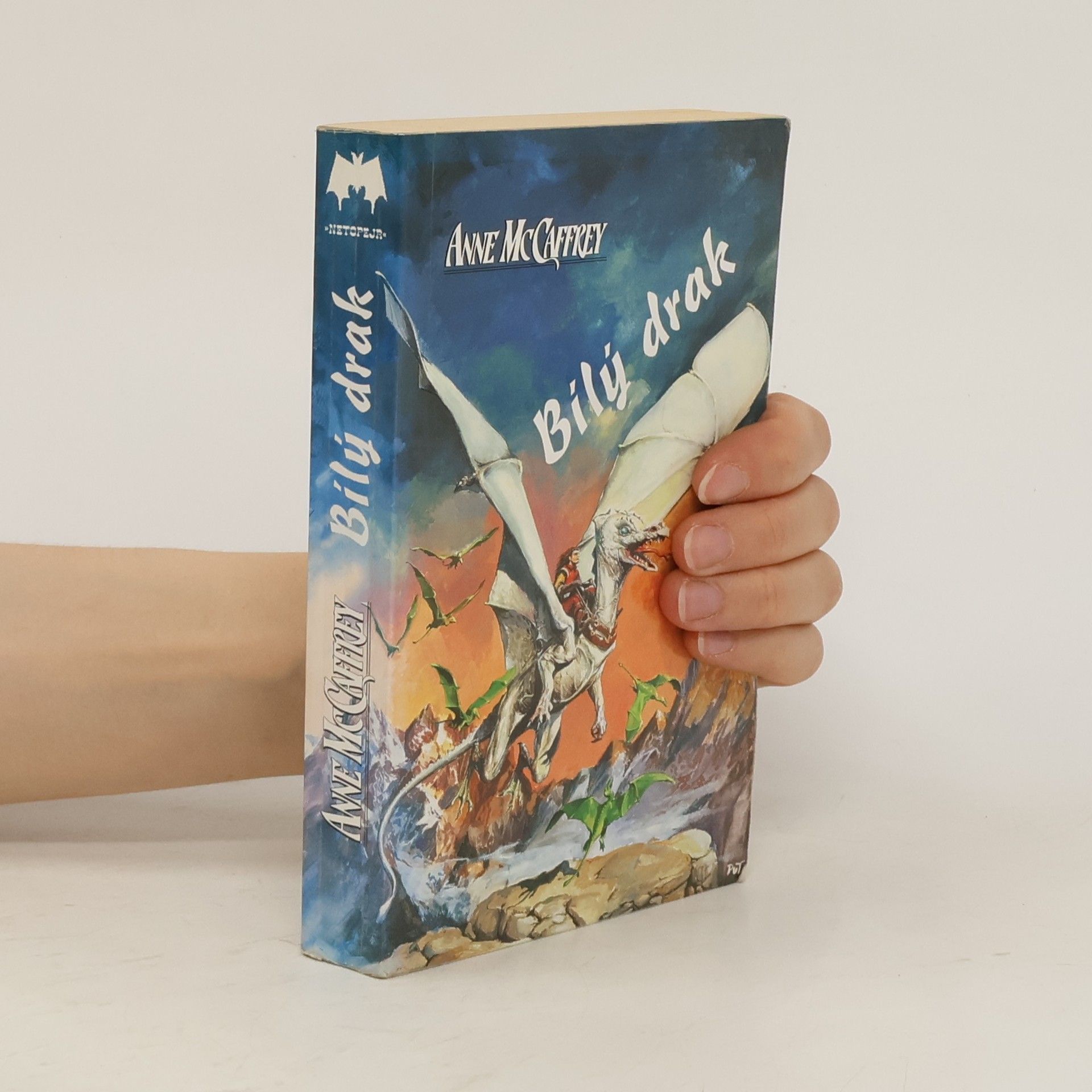 Anne McCaffrey Bílý drak