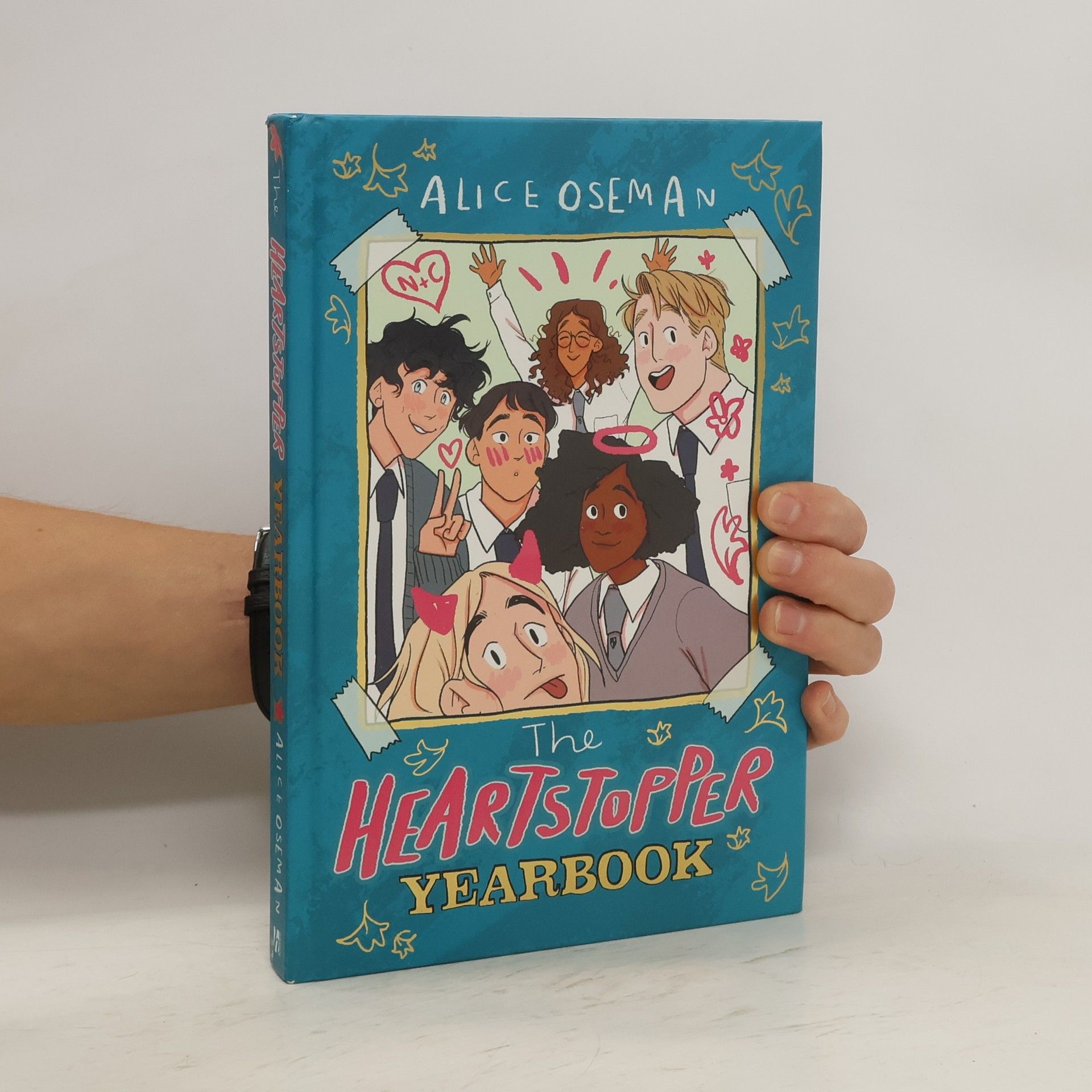 Alice Oseman The Heartstopper yearbook