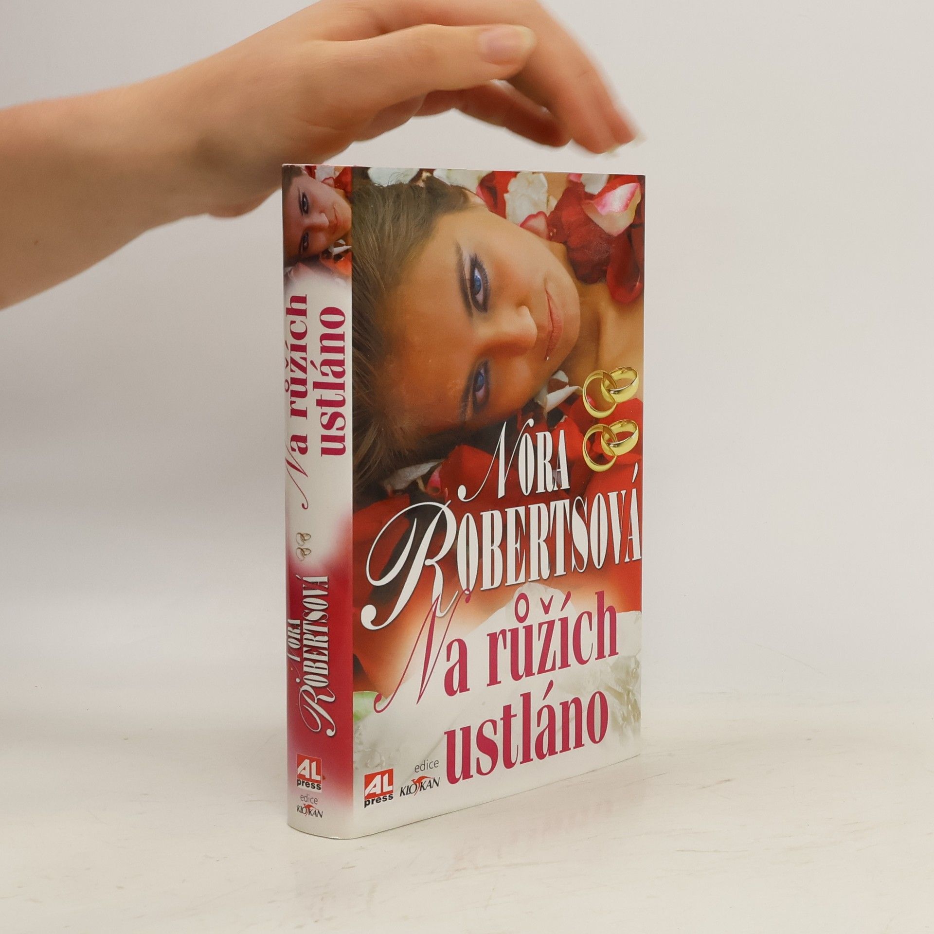 Nora Roberts Na růžích ustláno
