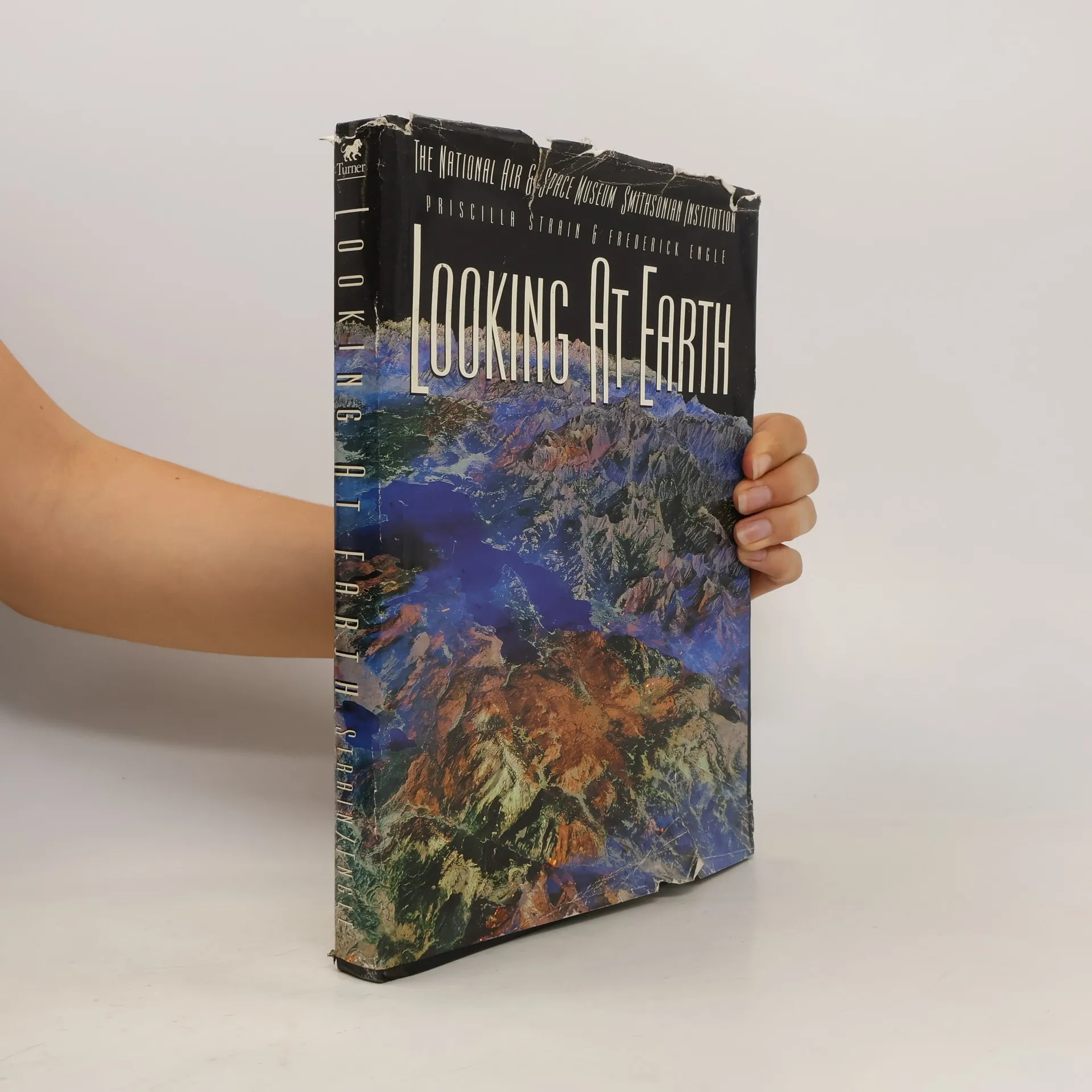 Looking at Earth | Book | Priscilla Strain | EN