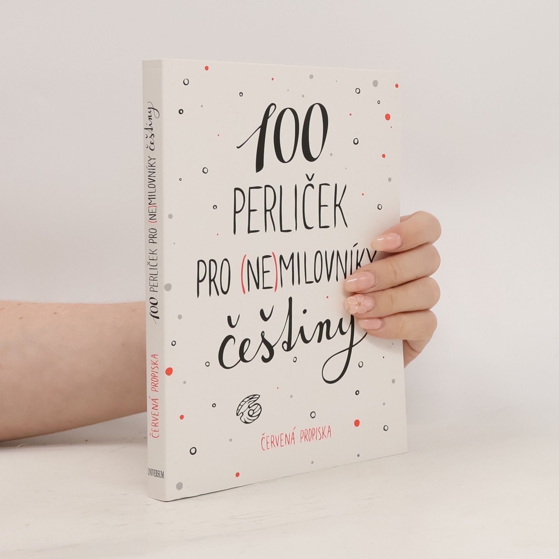 Karla Tchawou Tchuisseu 100 perliček pro (ne)milovníky češtiny