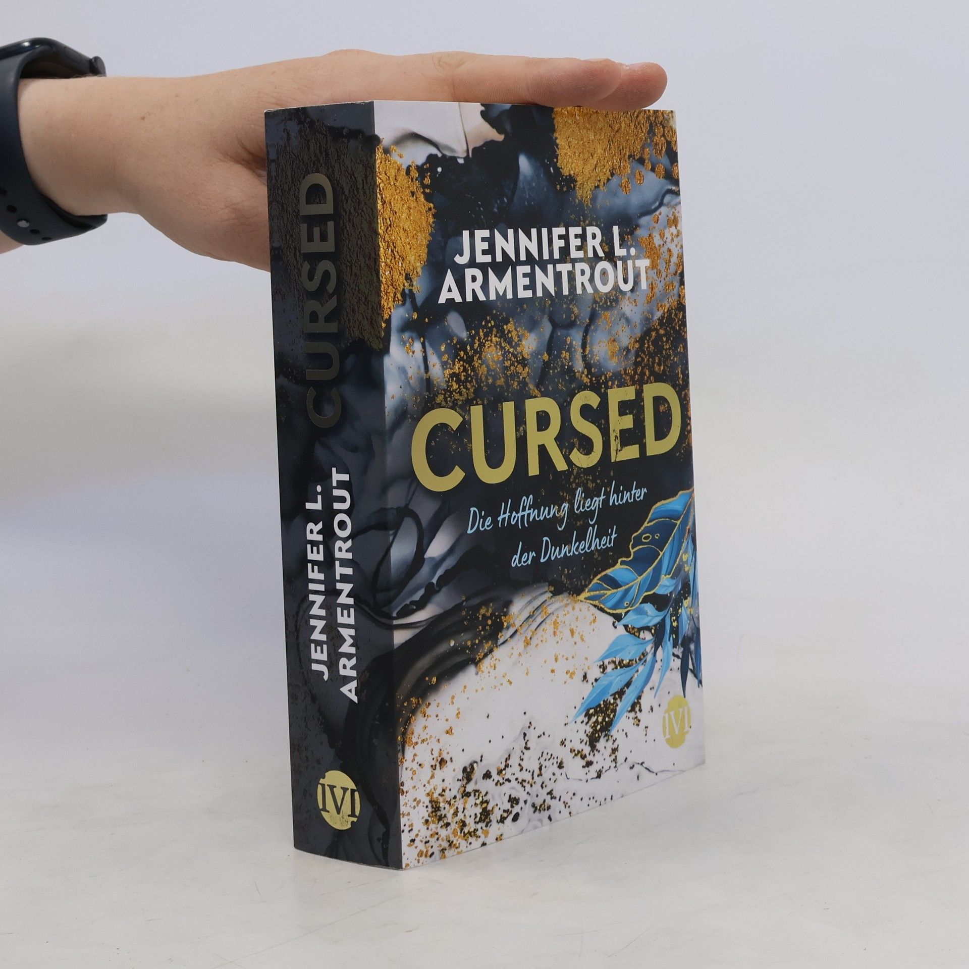 Jennifer Armentrout Cursed. Die Hoffnung liegt hinter der Dunkelheit