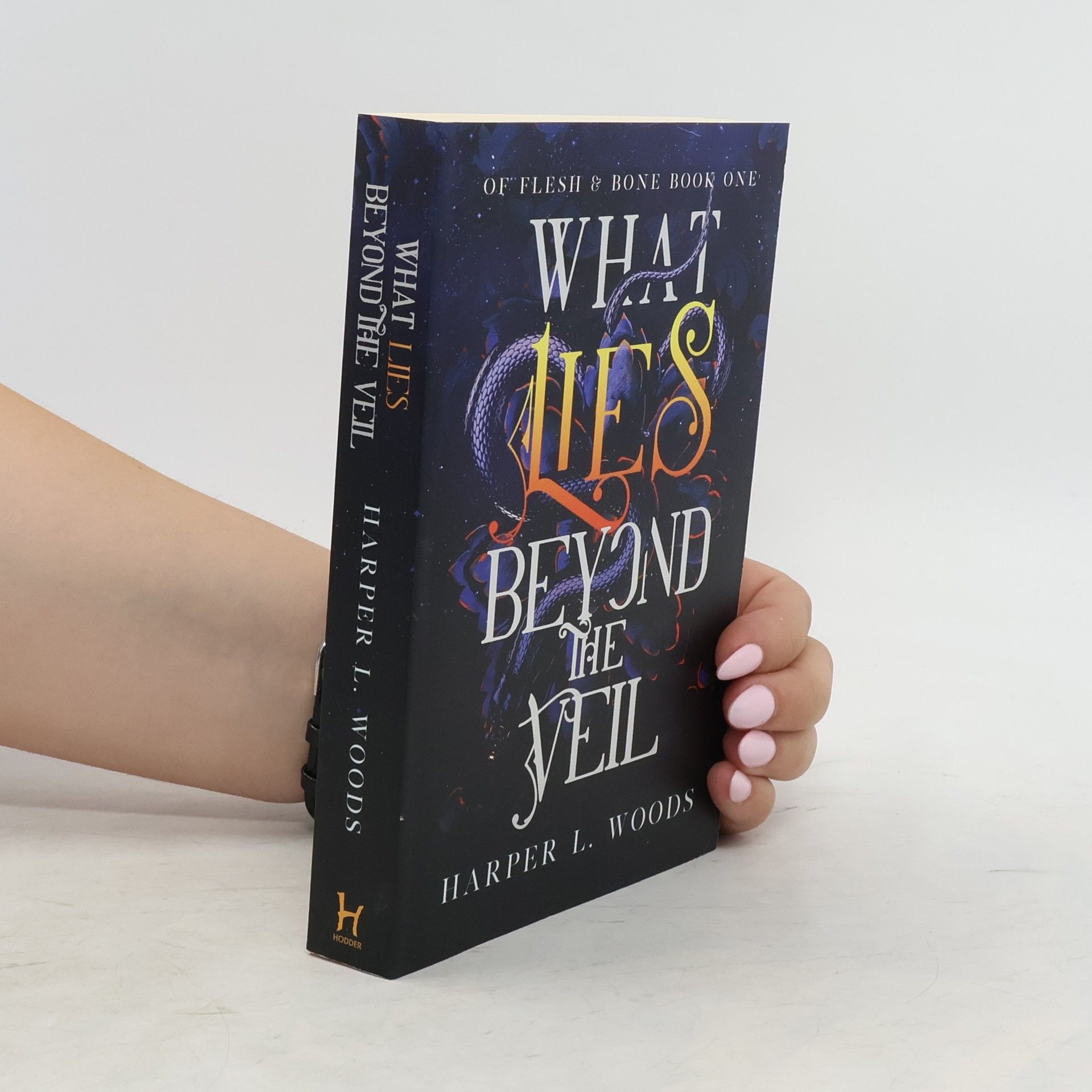 Harper L. Woods What Lies Beyond the Veil
