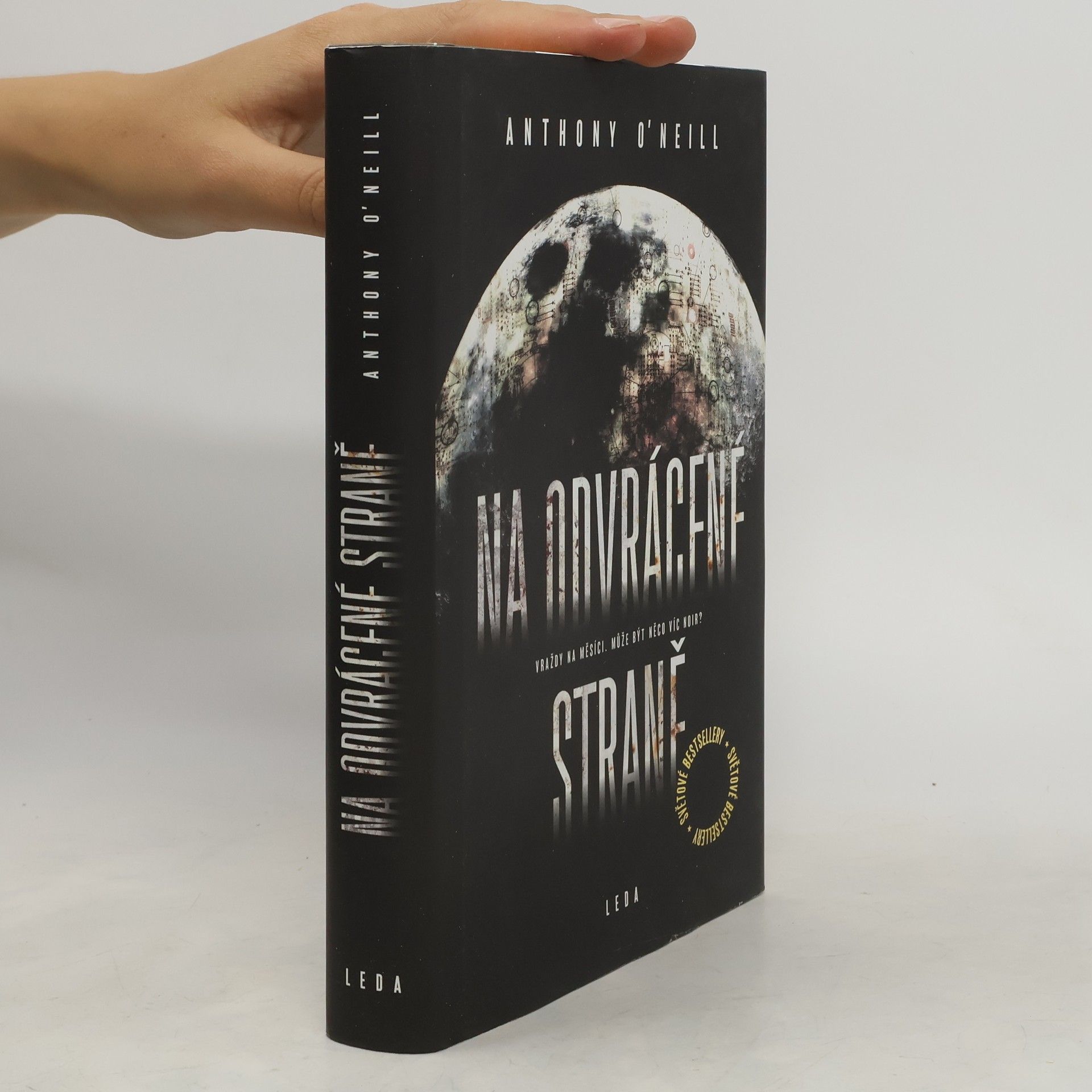 Anthony O. Neill Na odvrácené straně