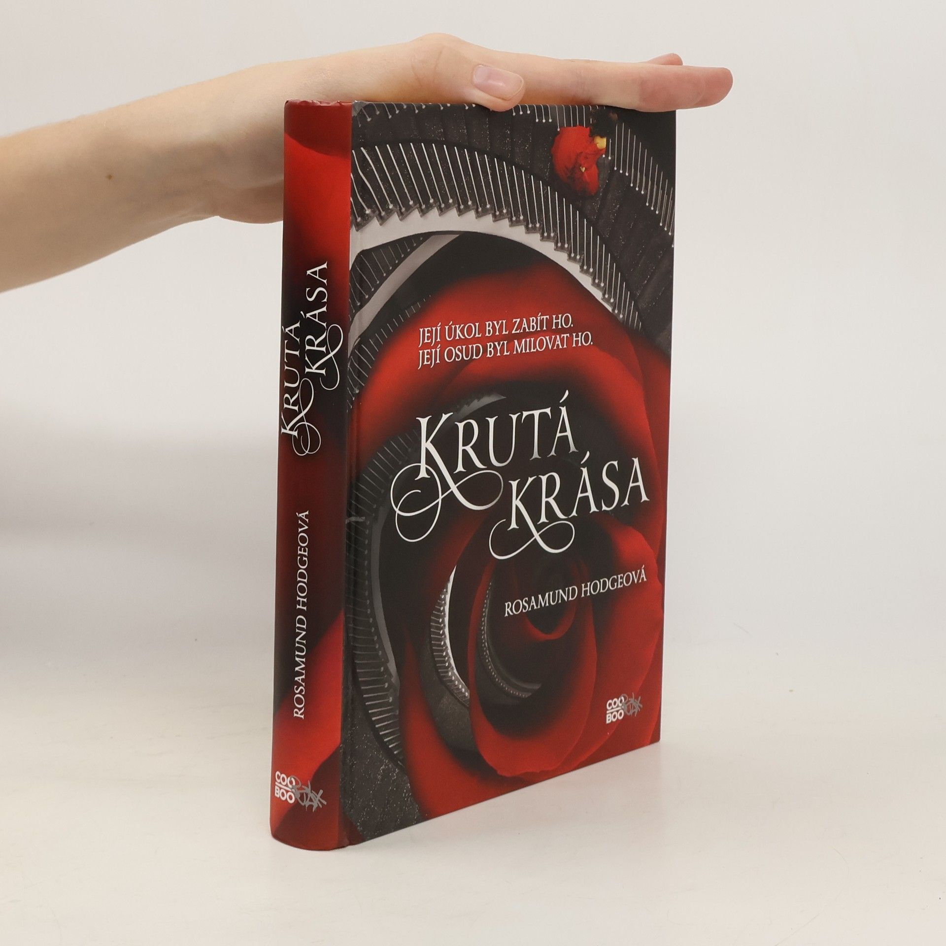 Rosamund Hodge Krutá krása
