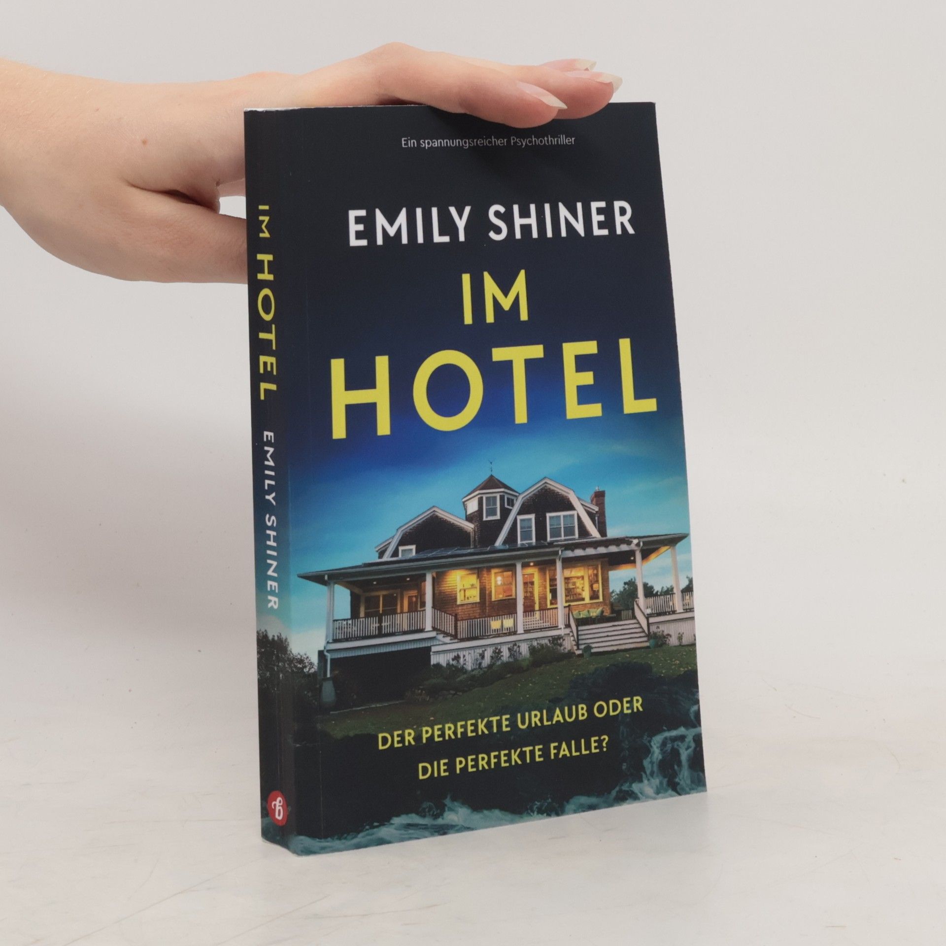 Emily Shiner Im Hotel