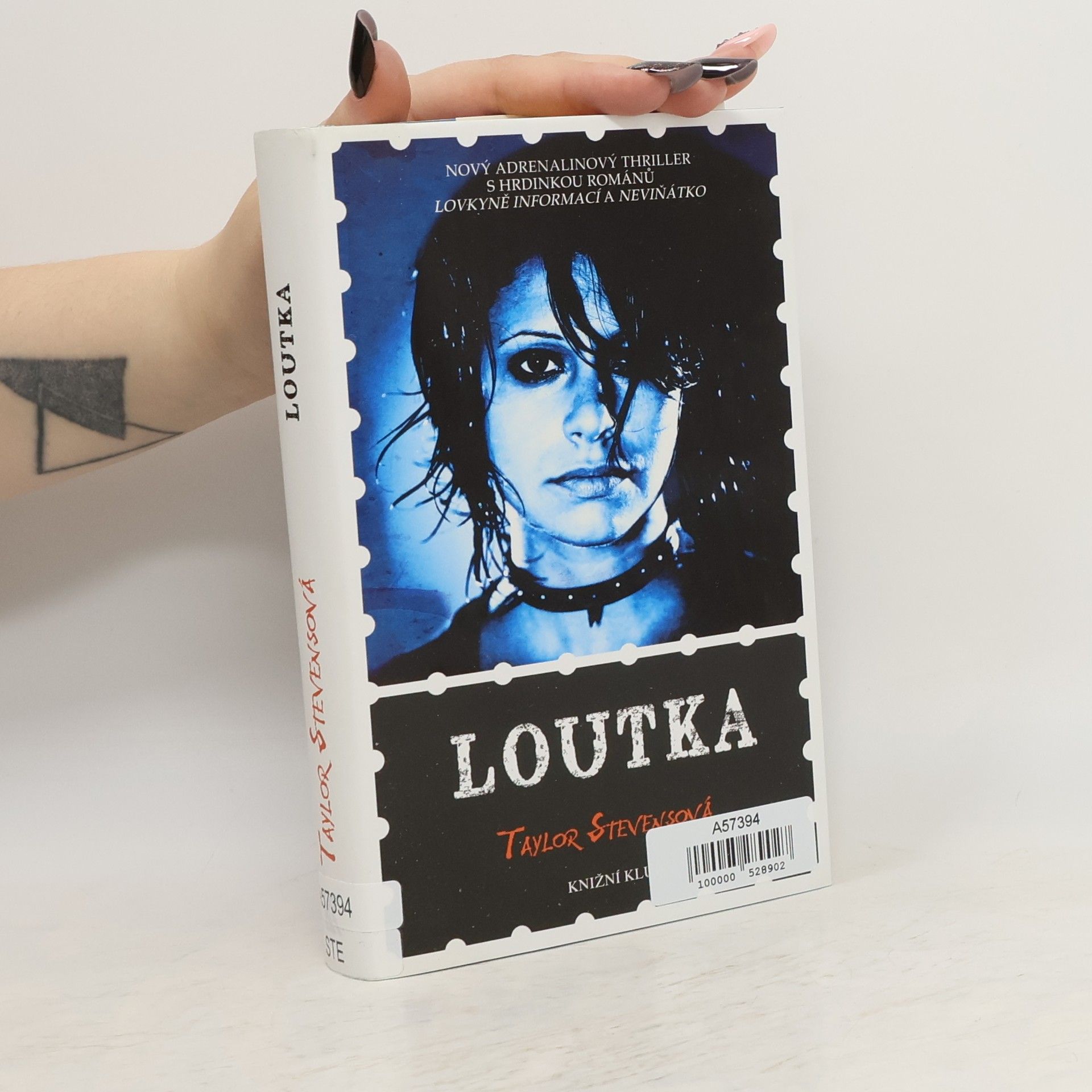Taylor Stevens Loutka