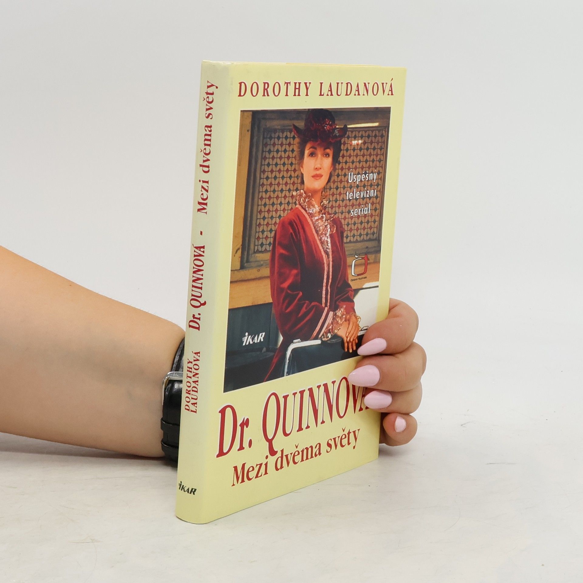 Dorothy Laudan Mezi dvěma světy. Dr. Quinnová 1. díl