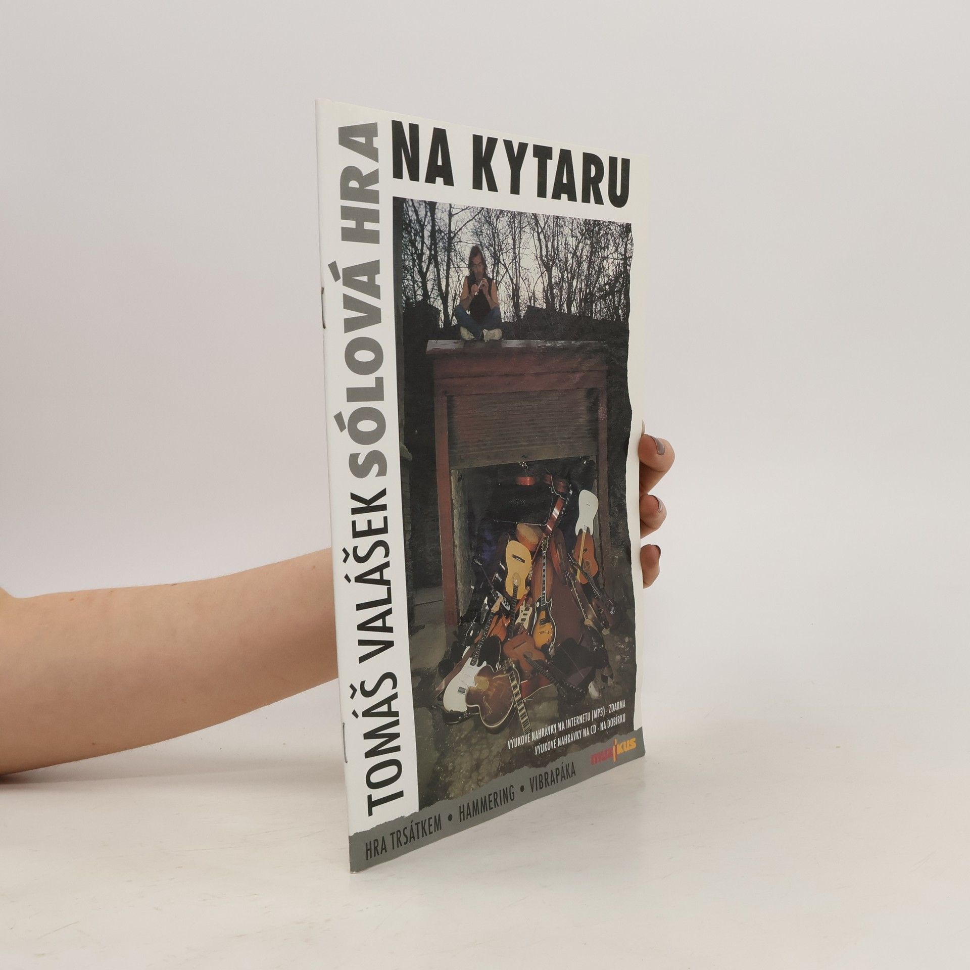 Tomáš Valášek Sólová hra na kytaru hra trsátkem, hammering, vibrapáka
