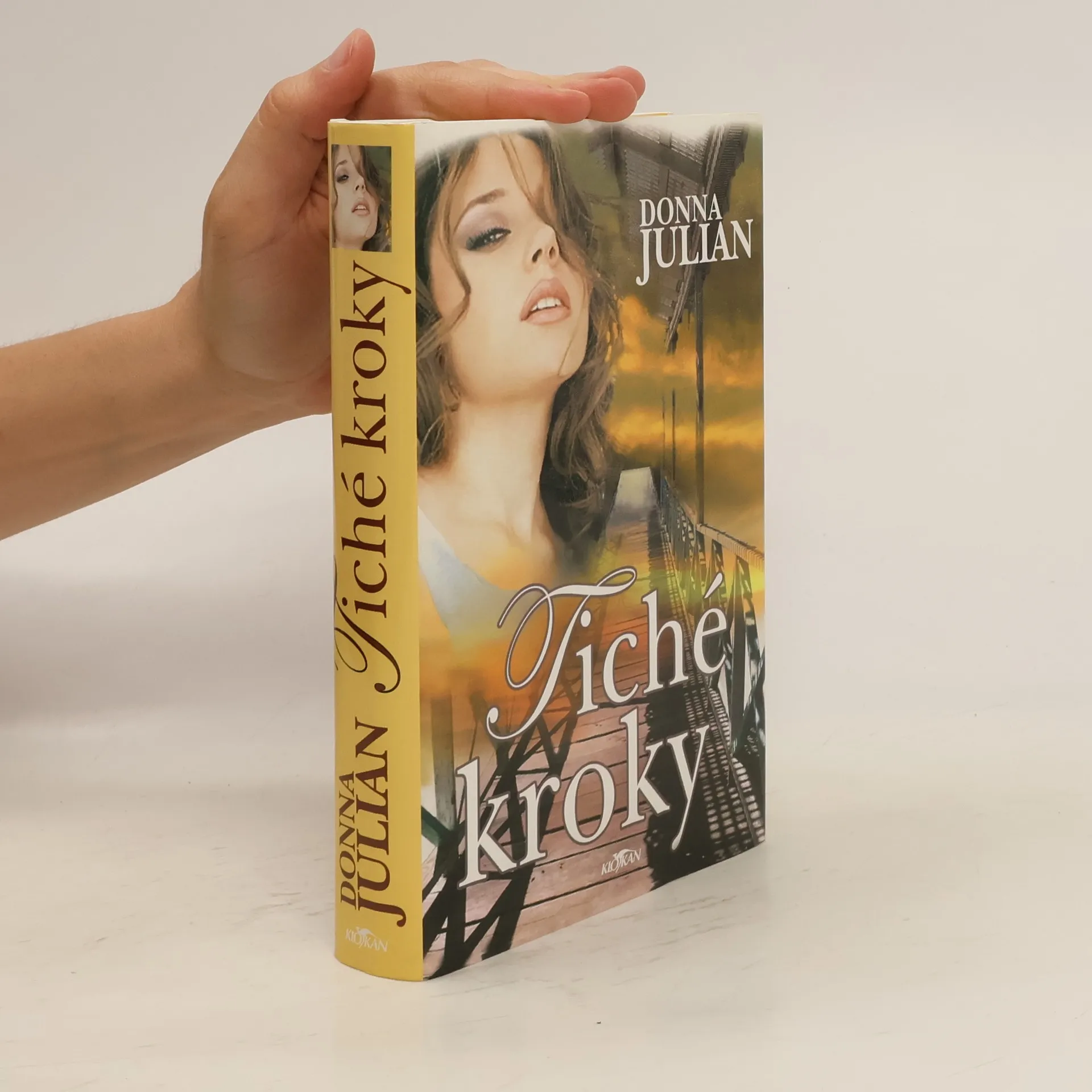 Tiché kroky | Book | Hardcover | Donna Julian | CS