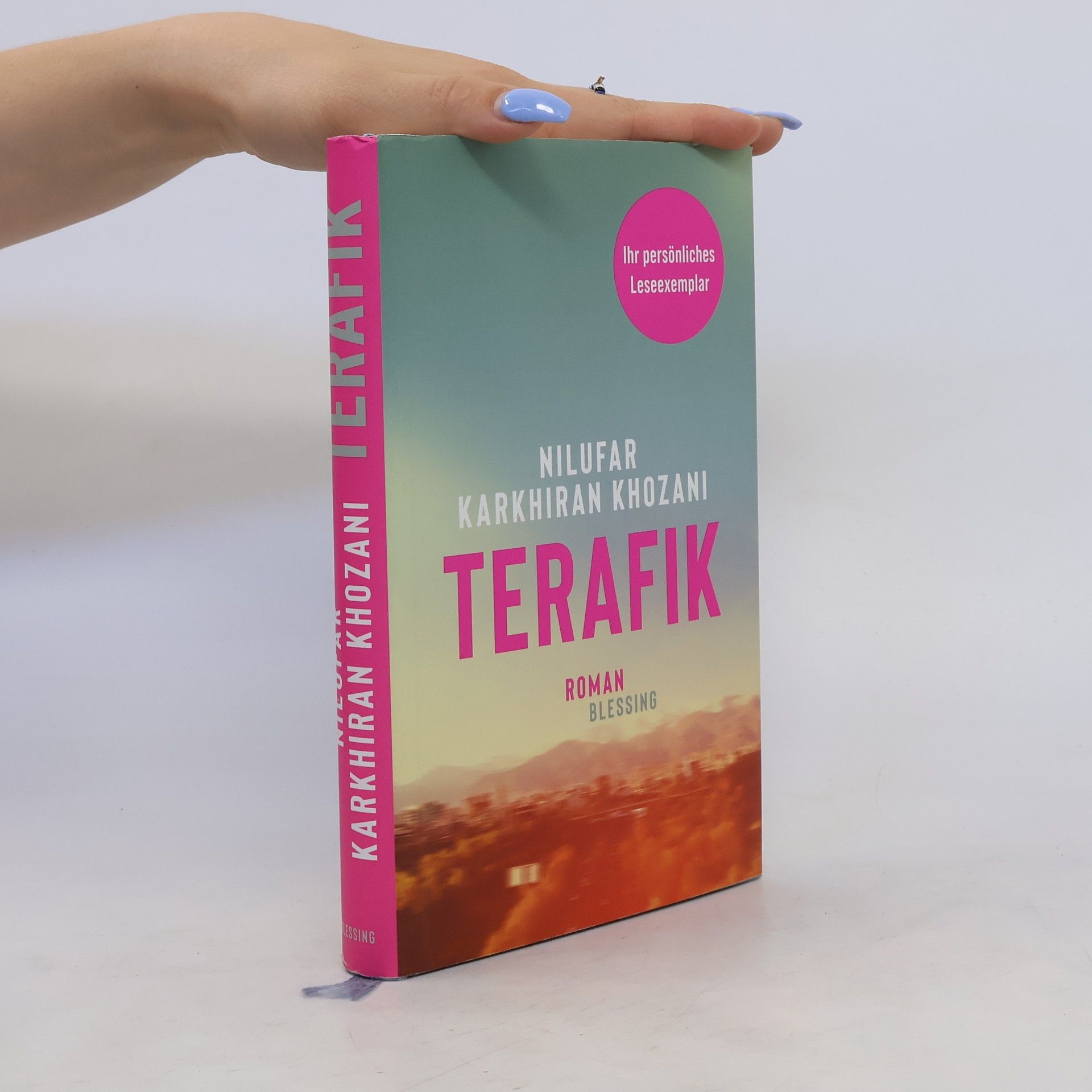 Nilufar Karkhiran Khozani Terafik