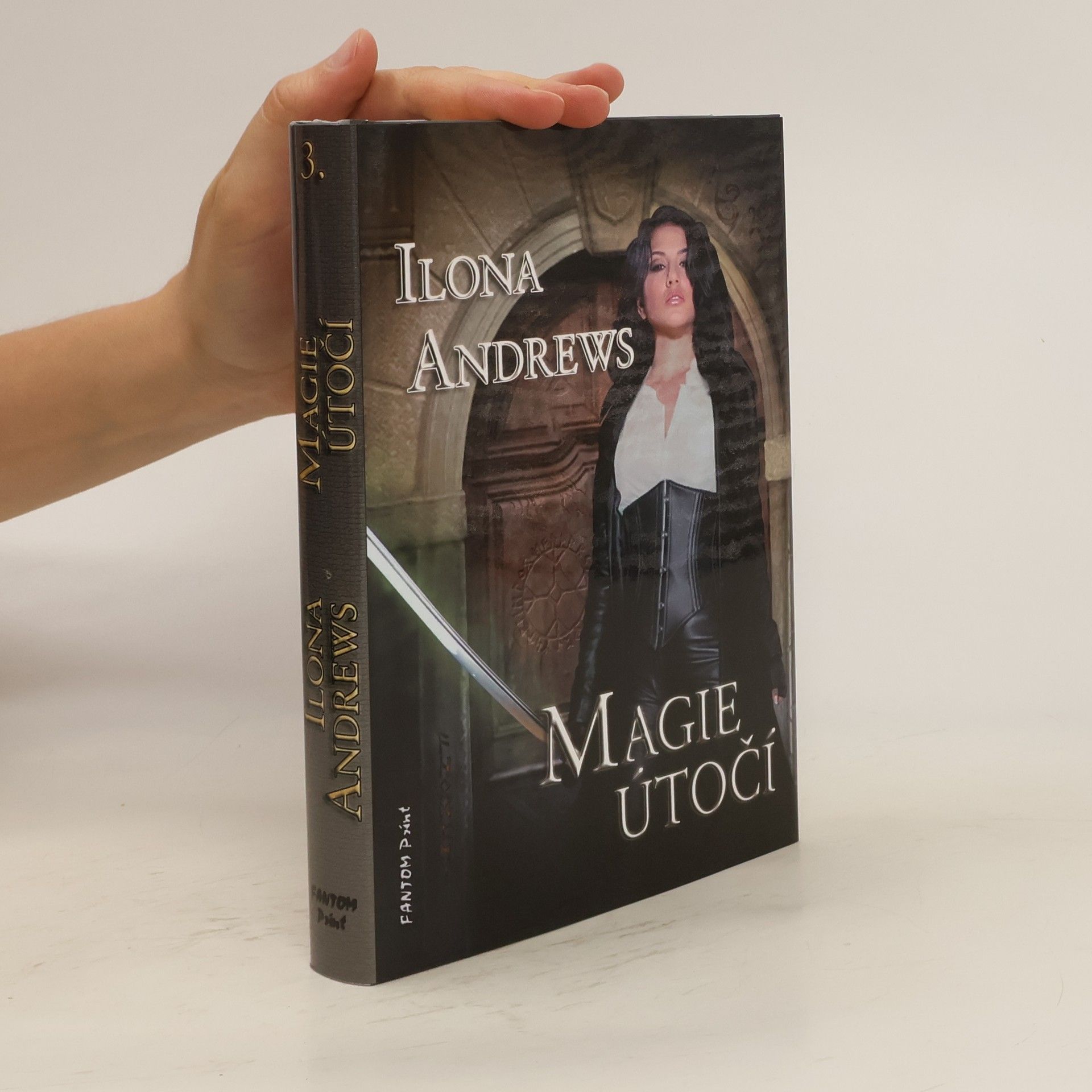 Ilona Andrews Magie útočí